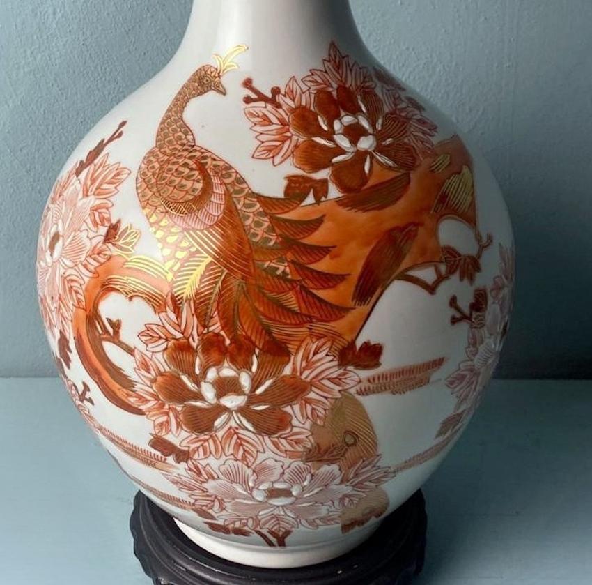 Qing Dynasty Chinese Porcelain Lamp with Decorations and  Base Without Lampshade For Sale 1
