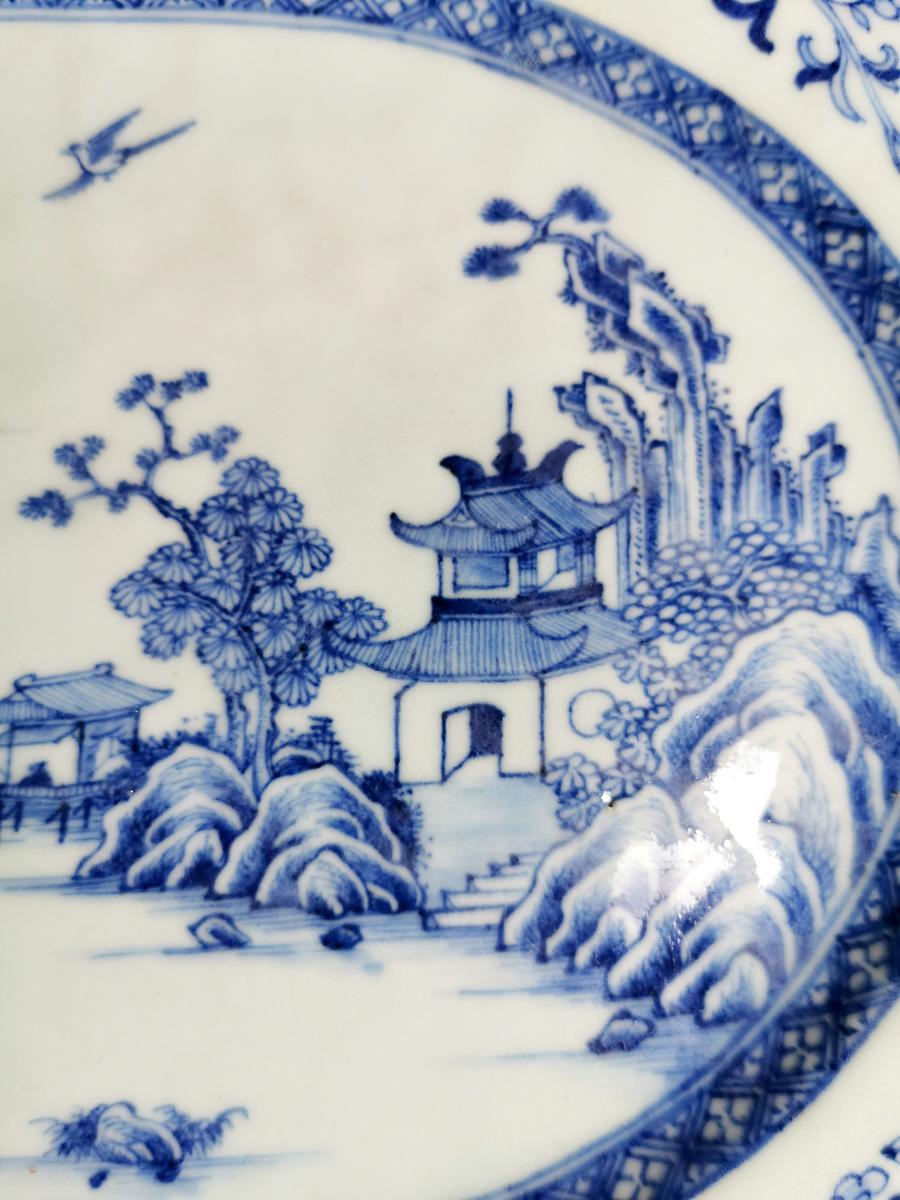 Qing Dynasty Chinese Porcelain Tray with Hand Painted in Cobalt Blue In Good Condition In Prato, Tuscany