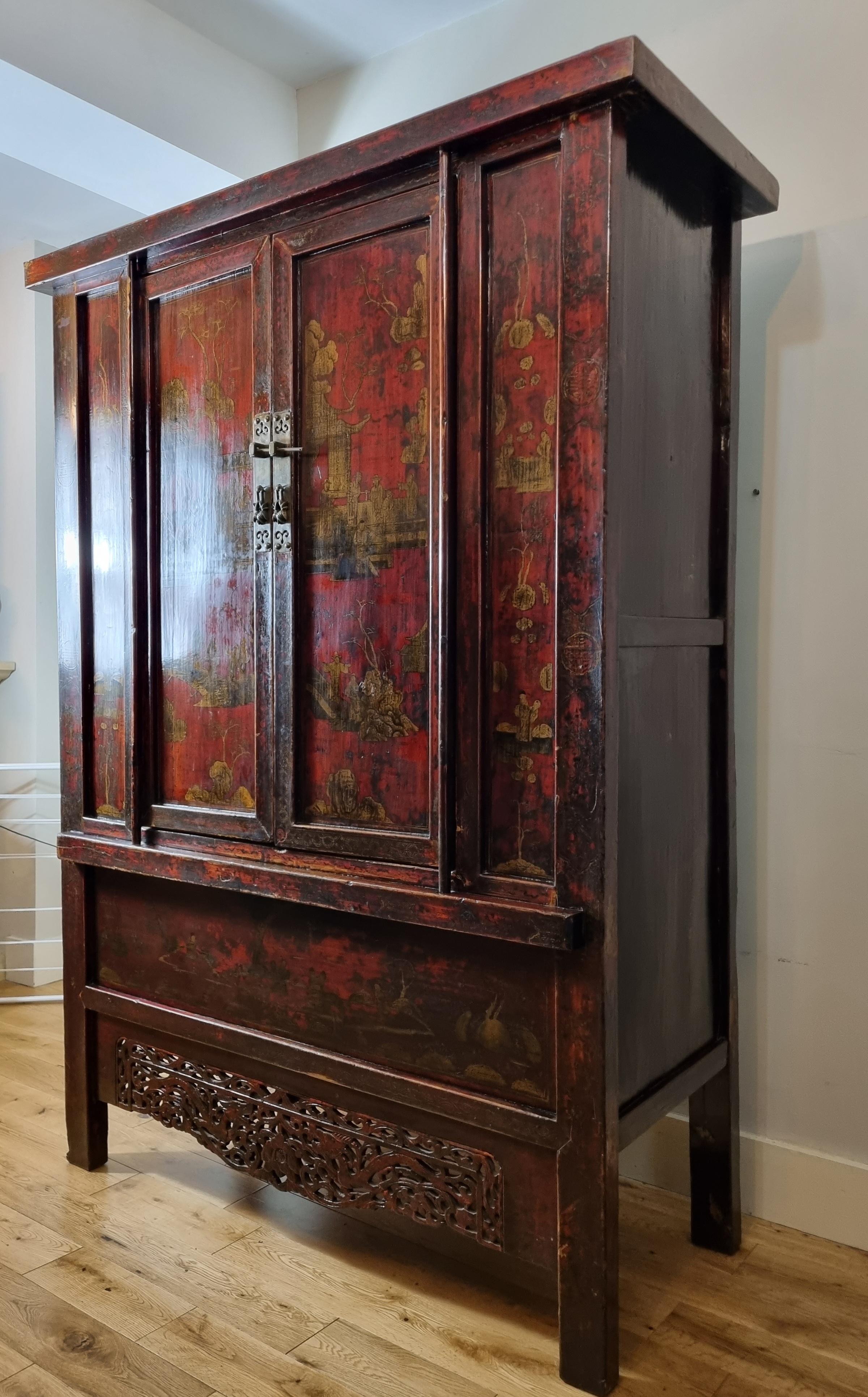 Qing Dynasty Chinese Red Lacquered Cabinet - Shanxi Province In Good Condition For Sale In Hoddesdon, GB