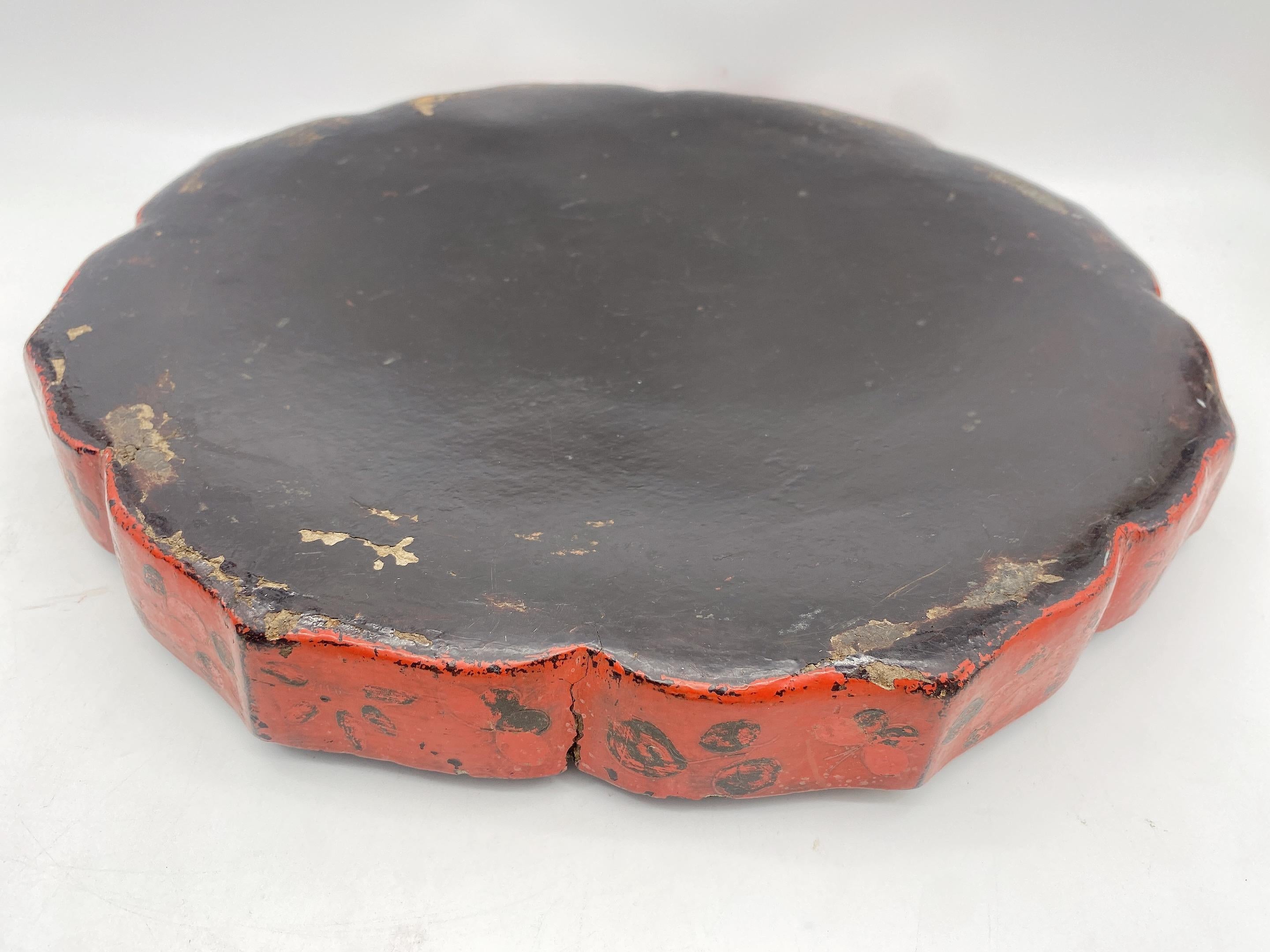 Boîte de présentation chinoise en bois laqué rouge de la Dynastie Qing en vente 9
