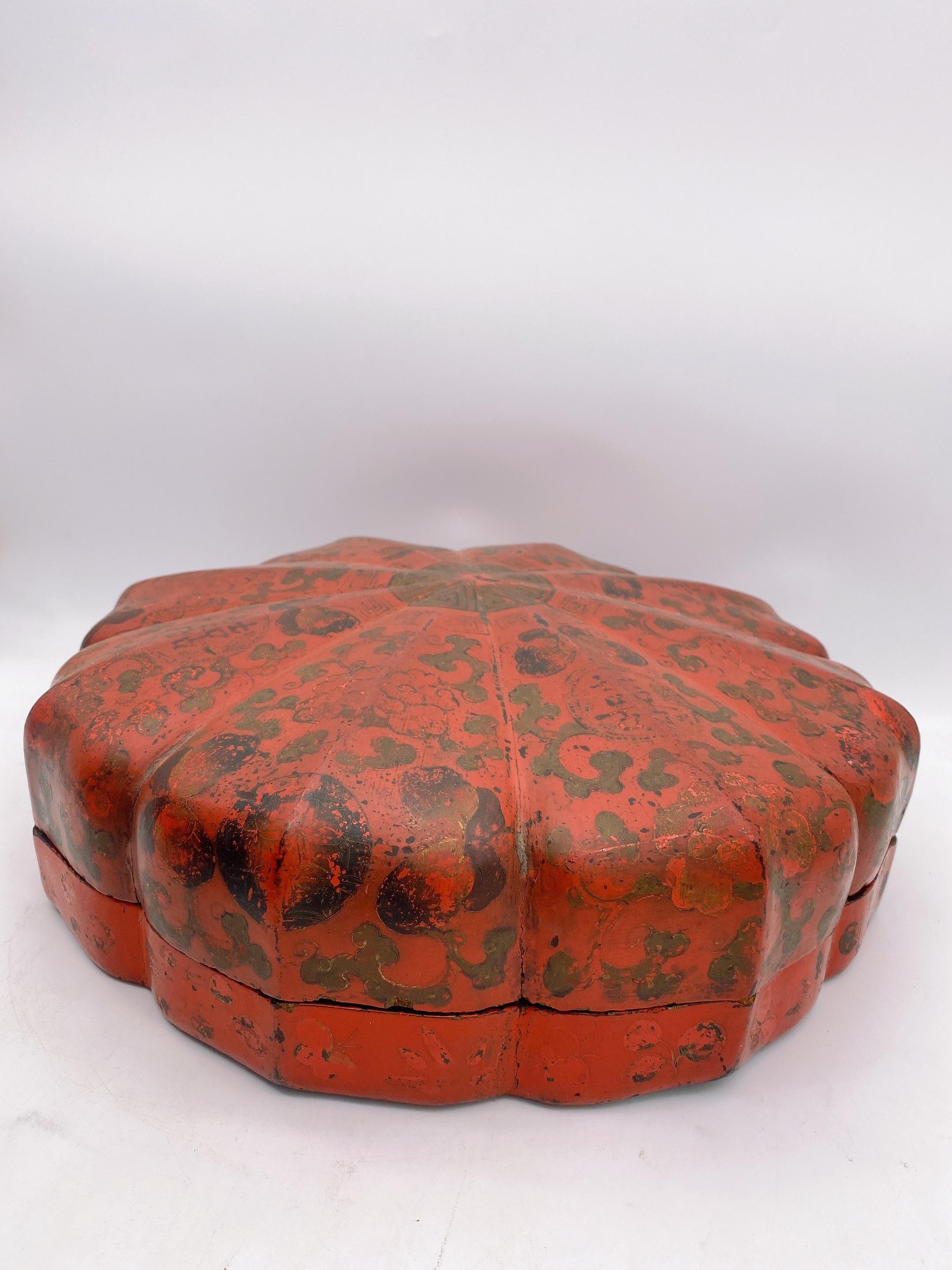 Qing Dynasty Chinese Wooden Red Lacquered Presentation Box For Sale 2