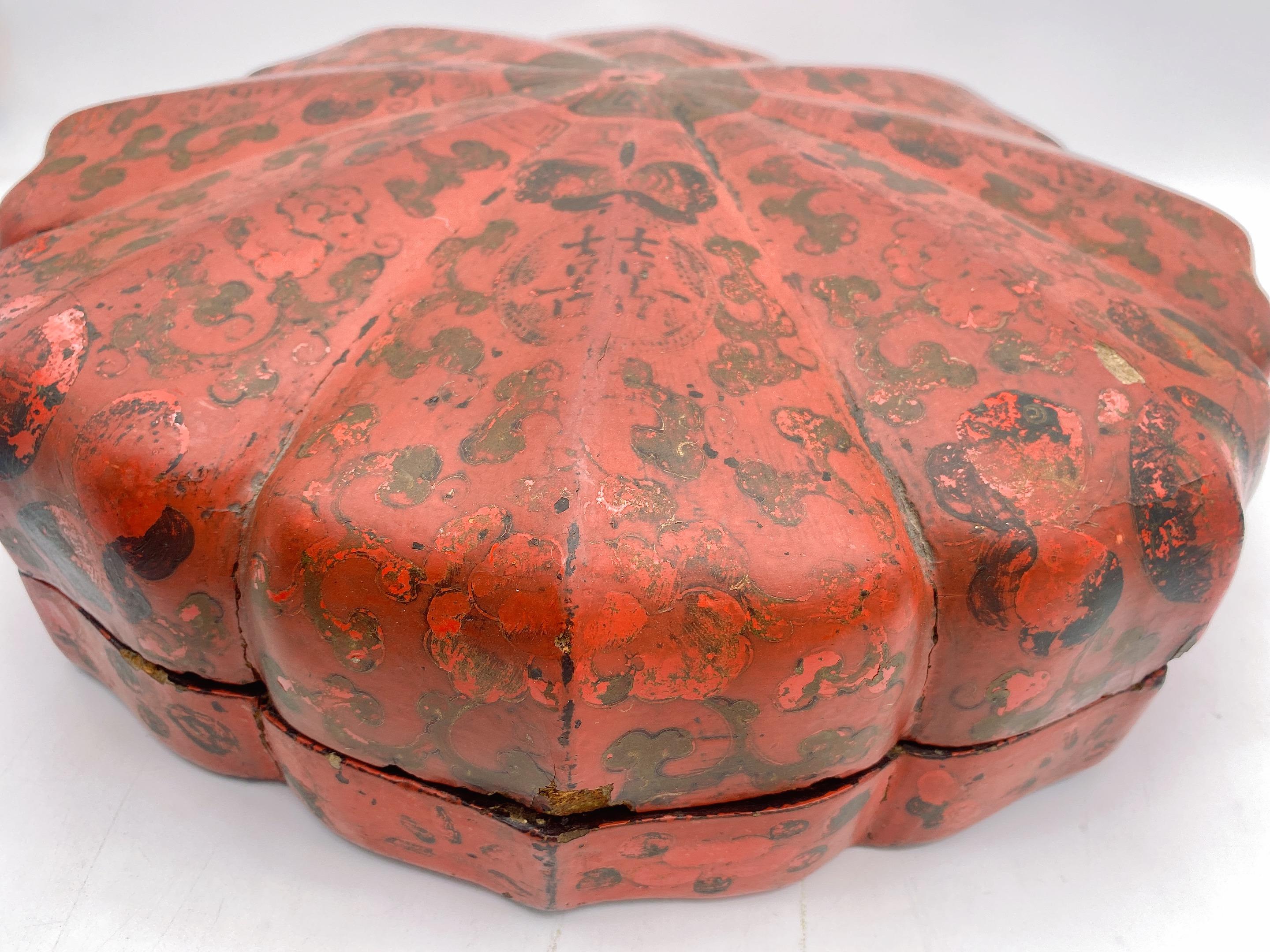 Laque Boîte de présentation chinoise en bois laqué rouge de la Dynastie Qing en vente