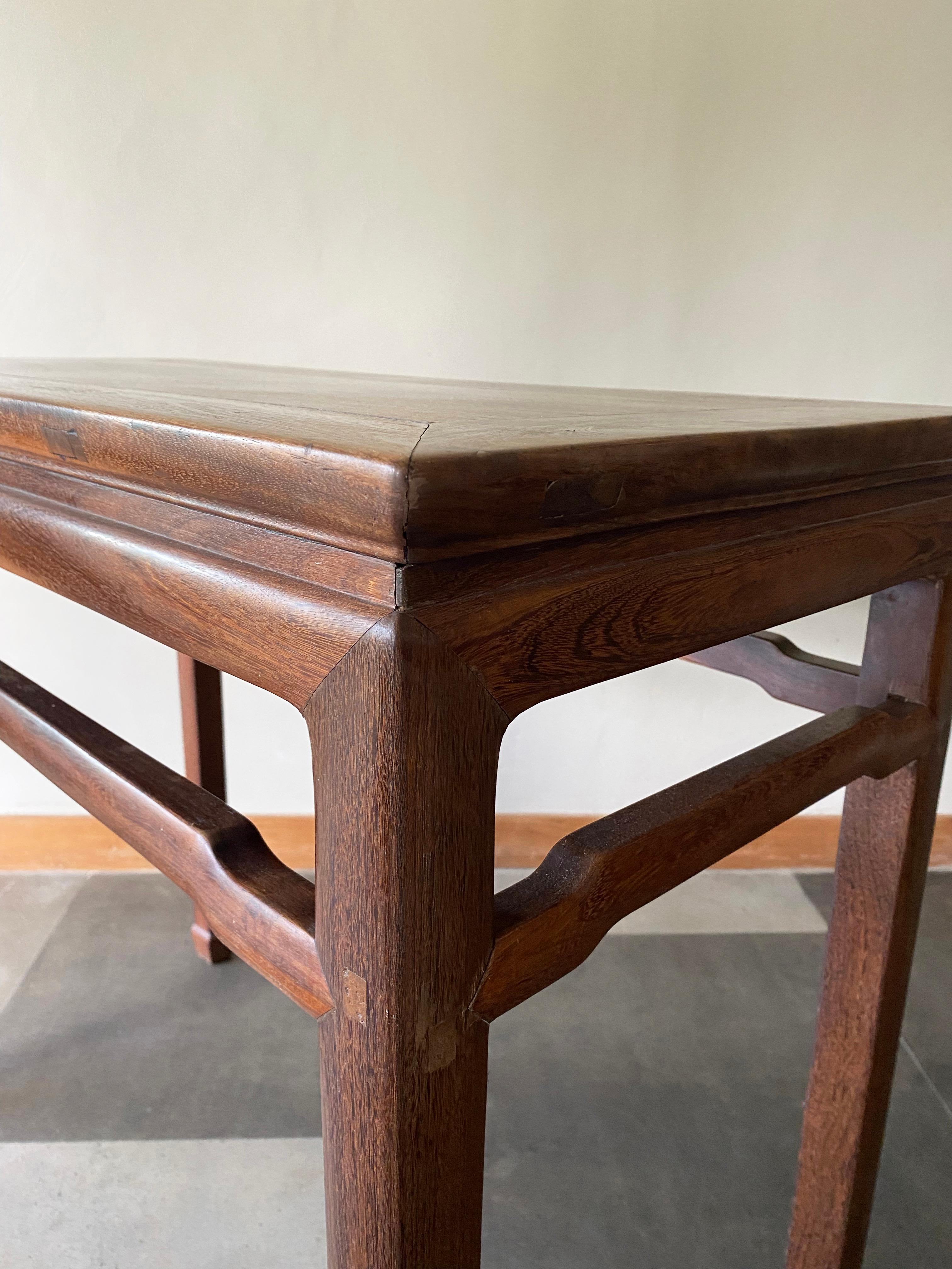 Fait main Table console de la dynastie Qing en bois de fer  en vente