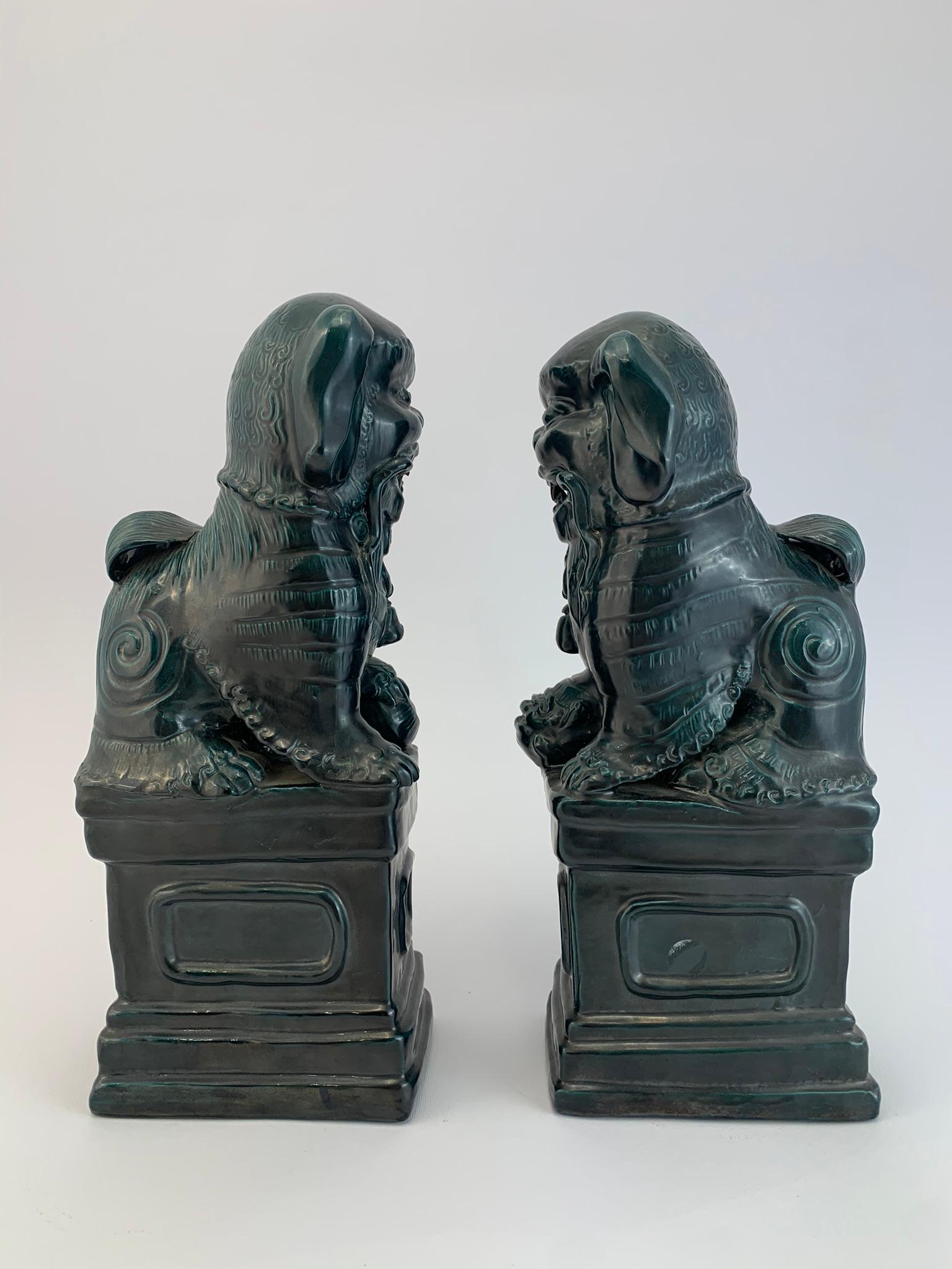 Qing Dynasty, Couple of Glazed Majolica Foo Dogs In Good Condition For Sale In Firenze, FI