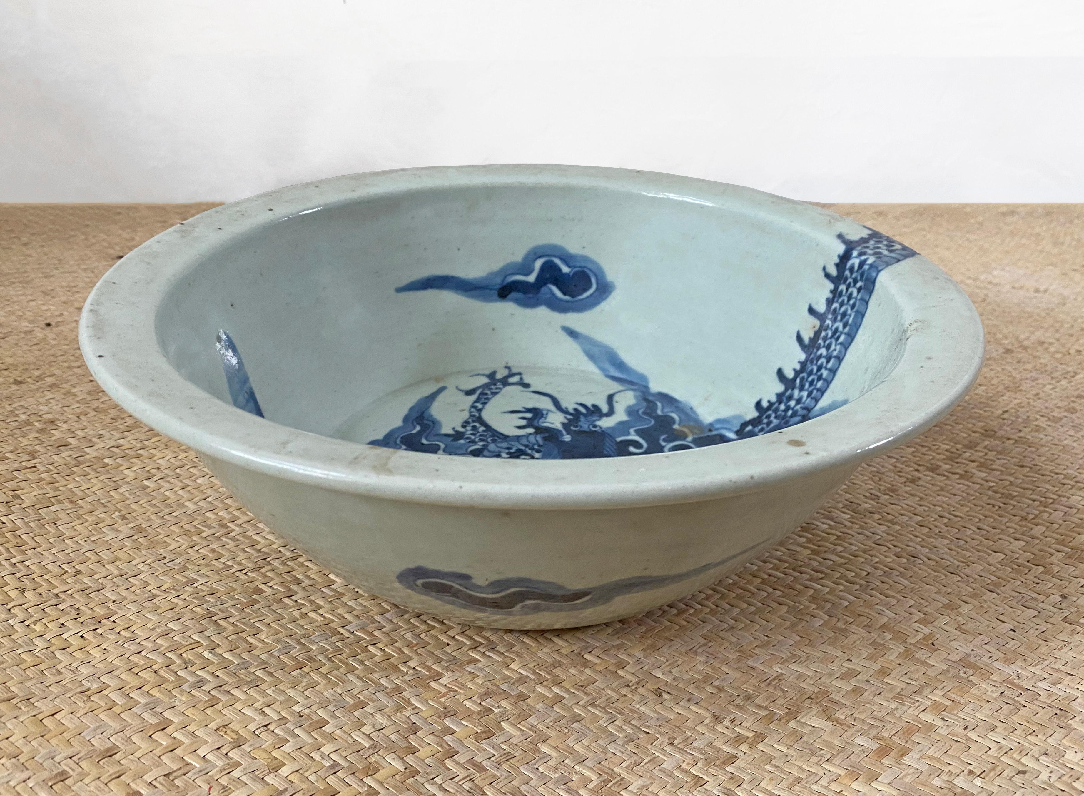This Chinese porcelain dragon bowl from the Qing Dynasty features dragon and cloud motifs. 

Dimensions: Height 10cm x diameter 8.5cm.


  