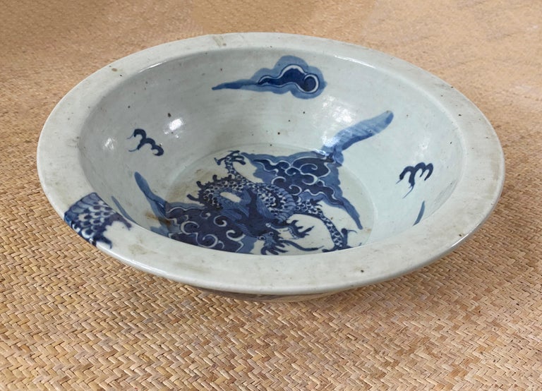 Chinese Qing Dynasty Dragon Porcelain Bowl, c. 1850 For Sale