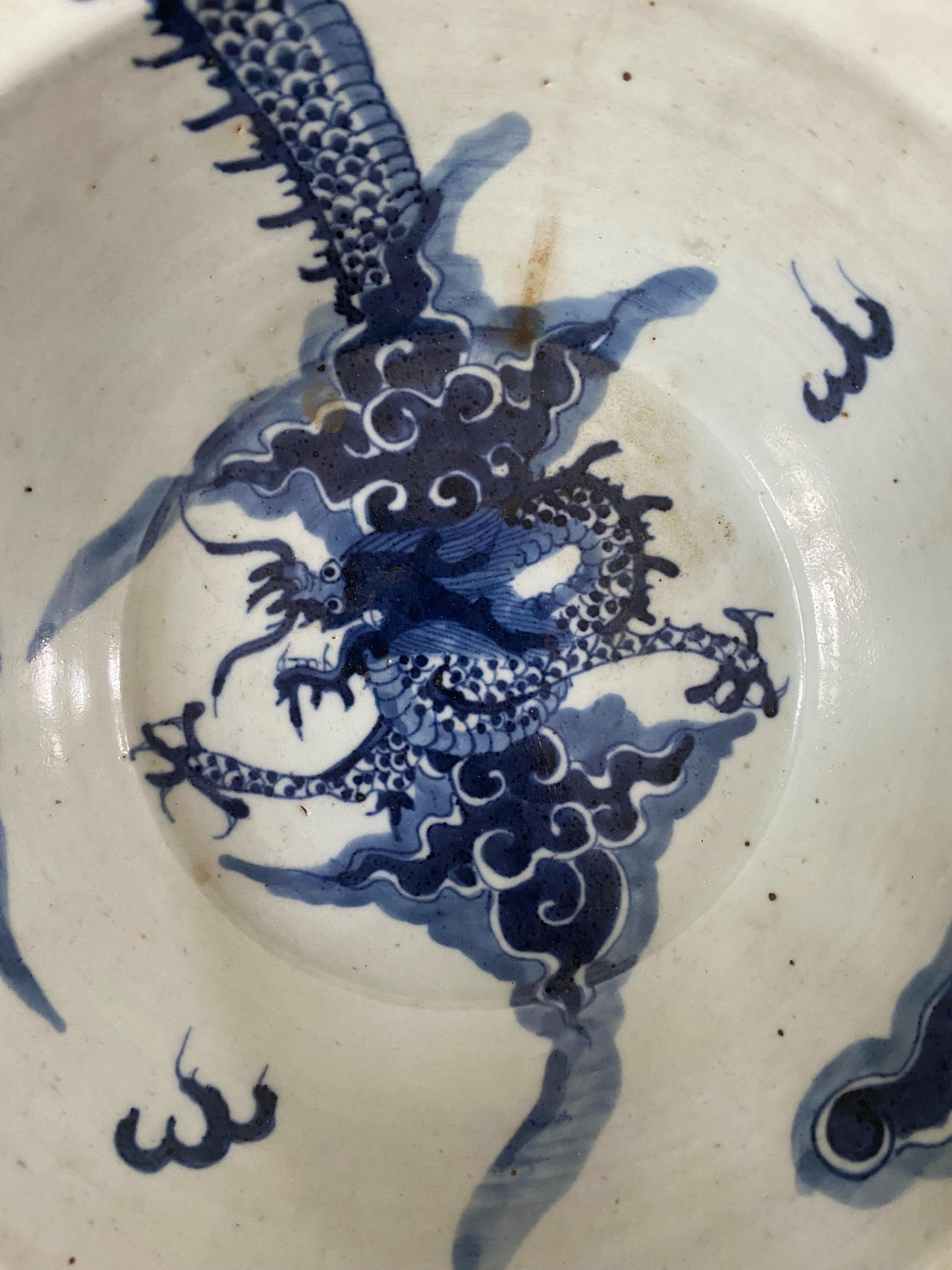 Qing Dynasty Dragon Porcelain Bowl, c. 1850 In Good Condition In Jimbaran, Bali