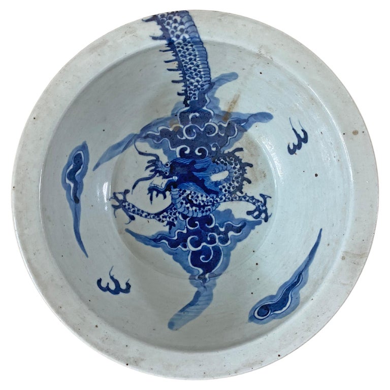 Qing Dynasty Dragon Porcelain Bowl, c. 1850 For Sale
