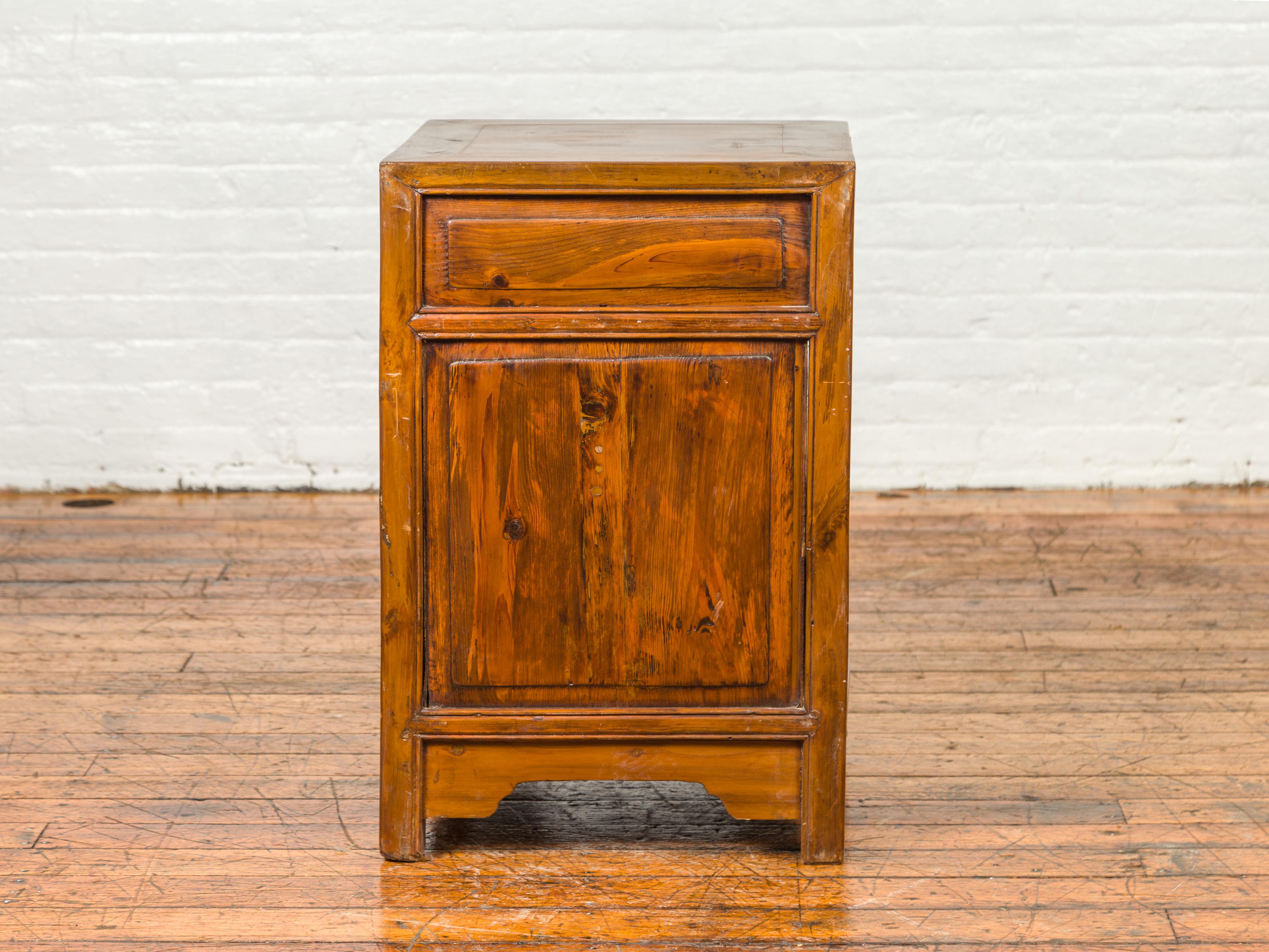 Qing Dynasty Elmwood 19th Century Side Chest with Single Drawer and Double Doors 6