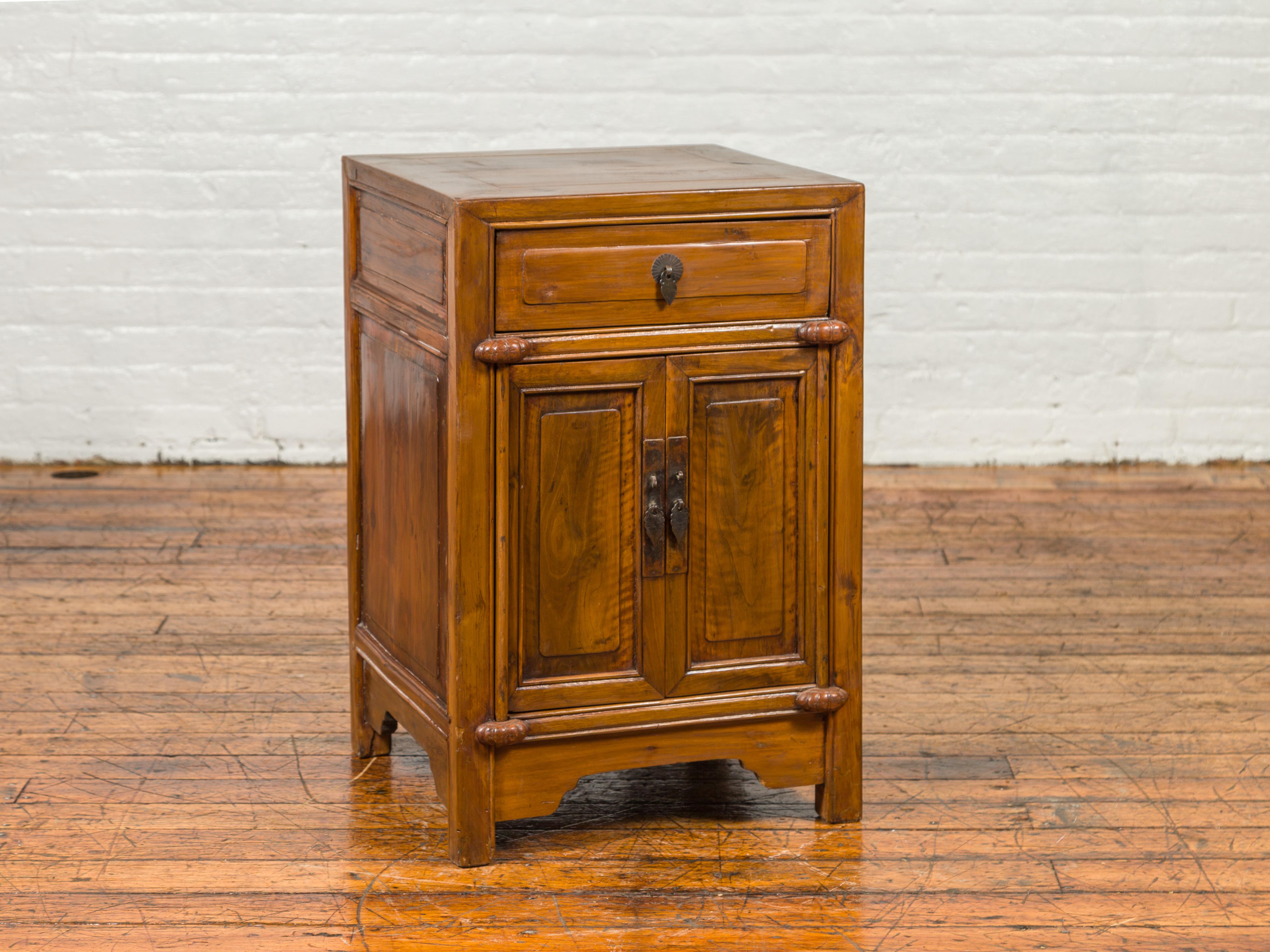 Qing Dynasty Elmwood 19th Century Side Chest with Single Drawer and Double Doors In Good Condition In Yonkers, NY
