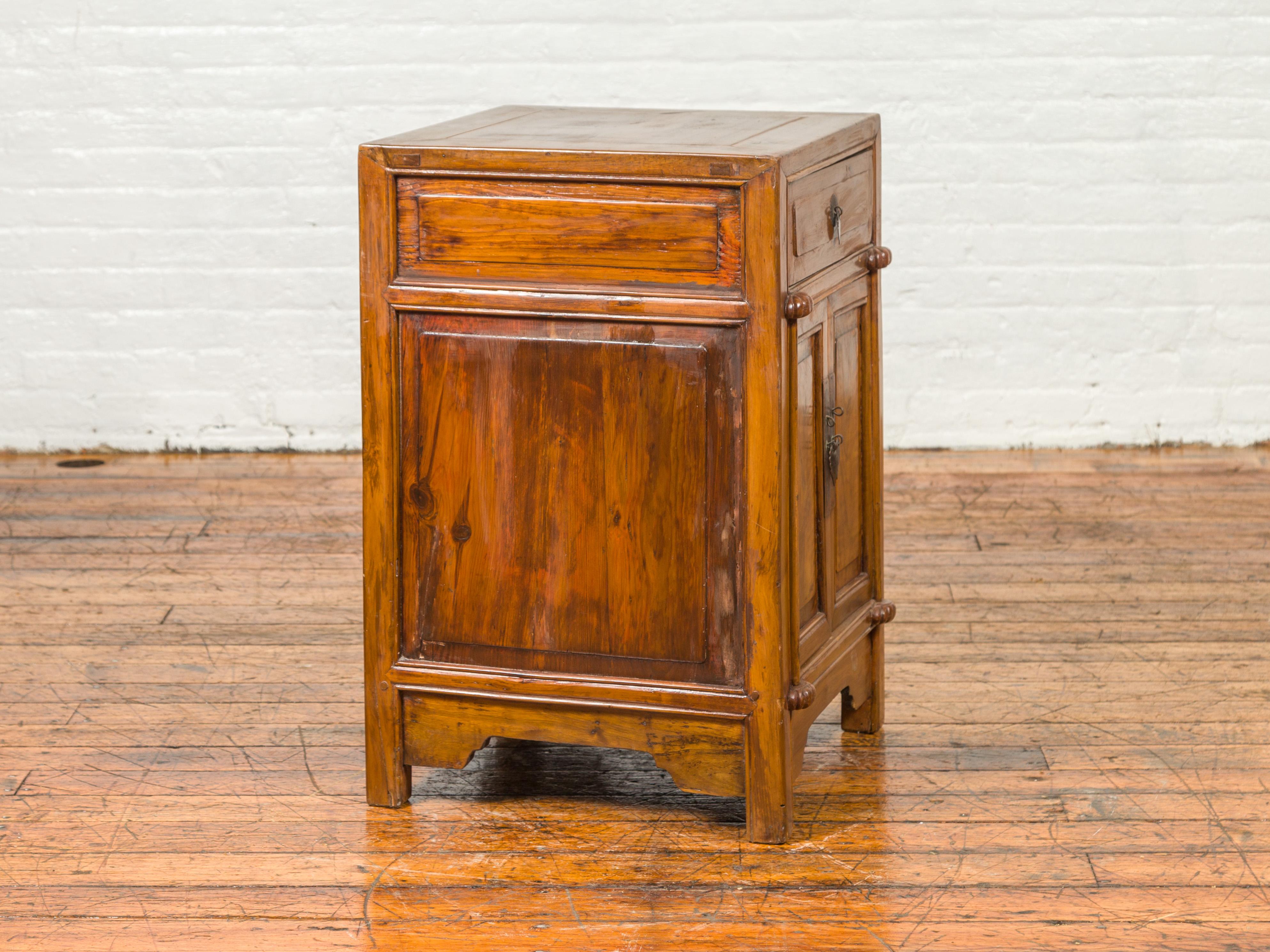 Qing Dynasty Elmwood 19th Century Side Chest with Single Drawer and Double Doors 5