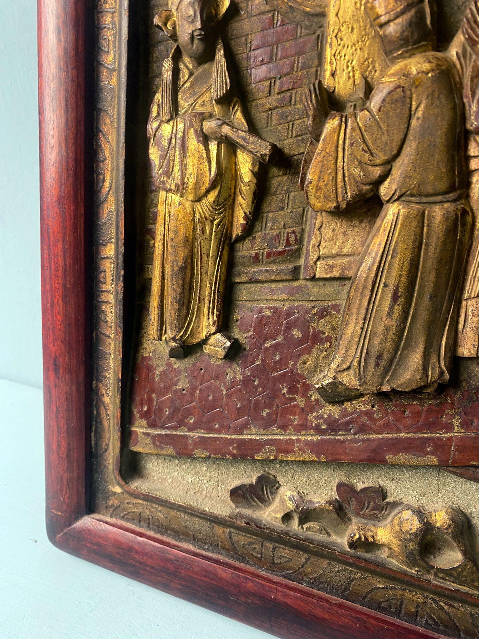 19th Century Qing Dynasty Exquisite Chinese Wooden Panel With Raised Figures And Gold Leaf For Sale