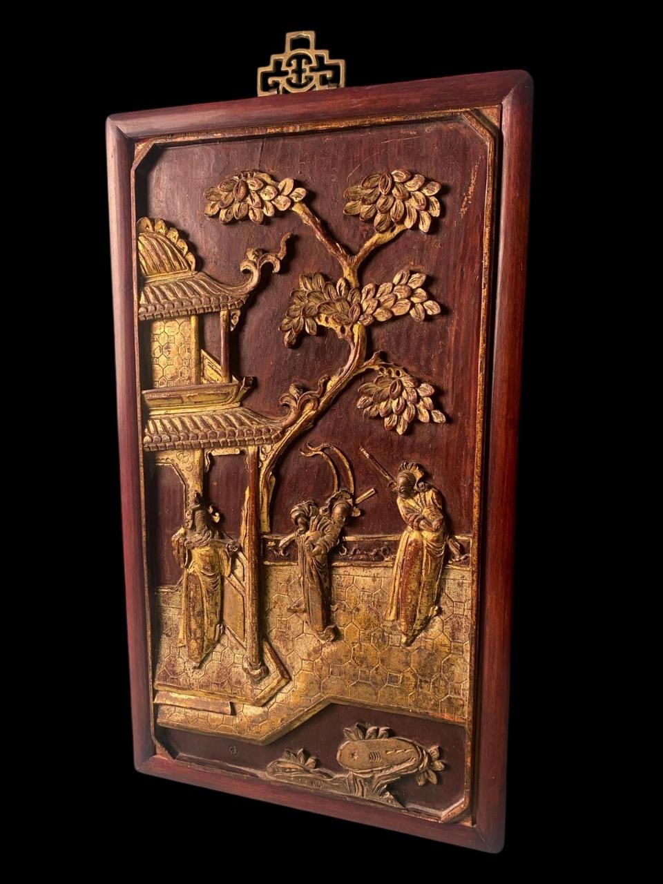 We kindly invite you to read the entire description carefully, as we aim to provide detailed technical and historical information to ensure the authenticity of our items.
This extraordinary Chinese wooden panel is finely carved and adorned with gold
