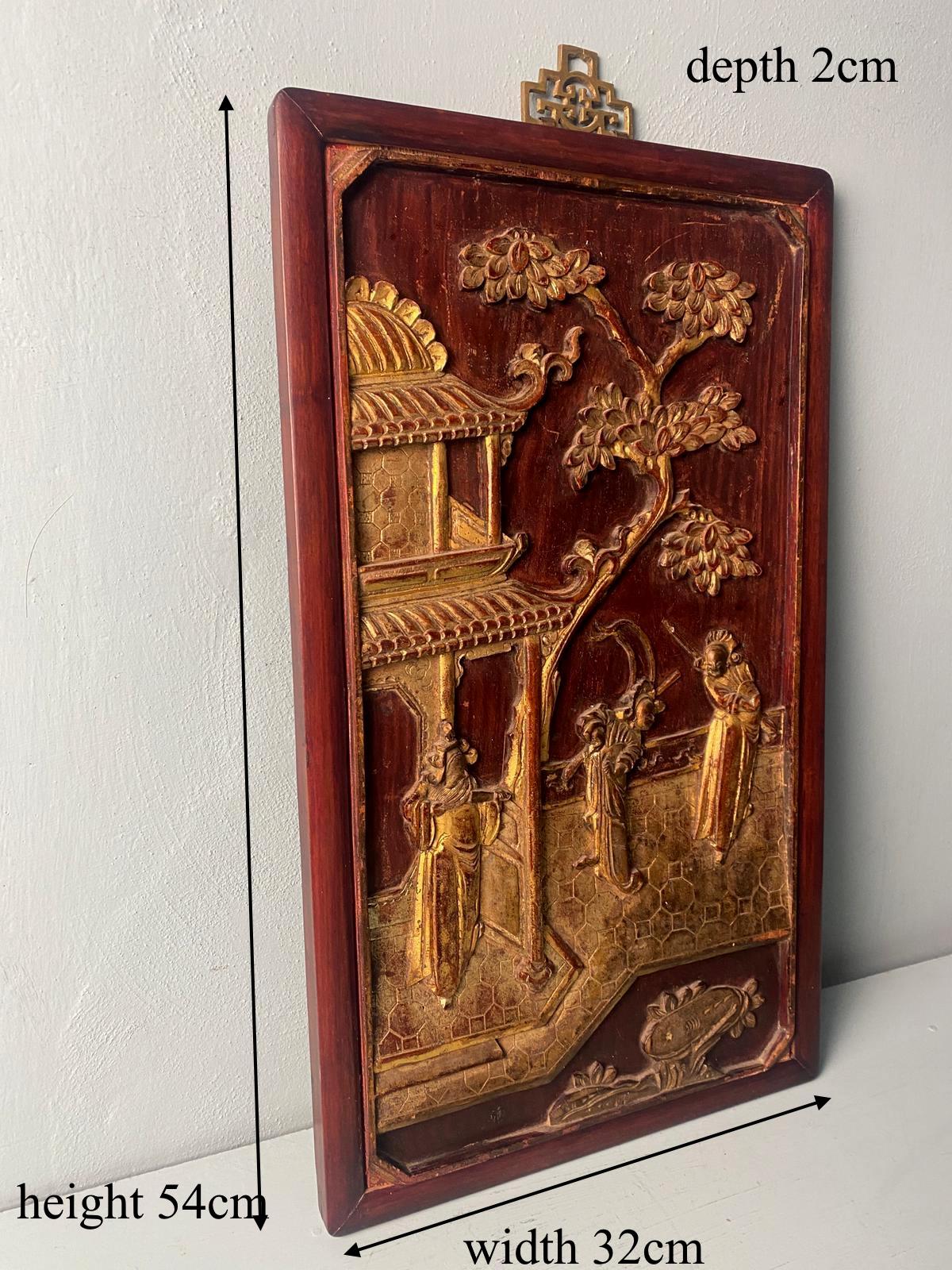 Qing Dynasty Exquisite Chinese Wooden Panel With Raised Figures Gold Leaf (n.2) For Sale 14