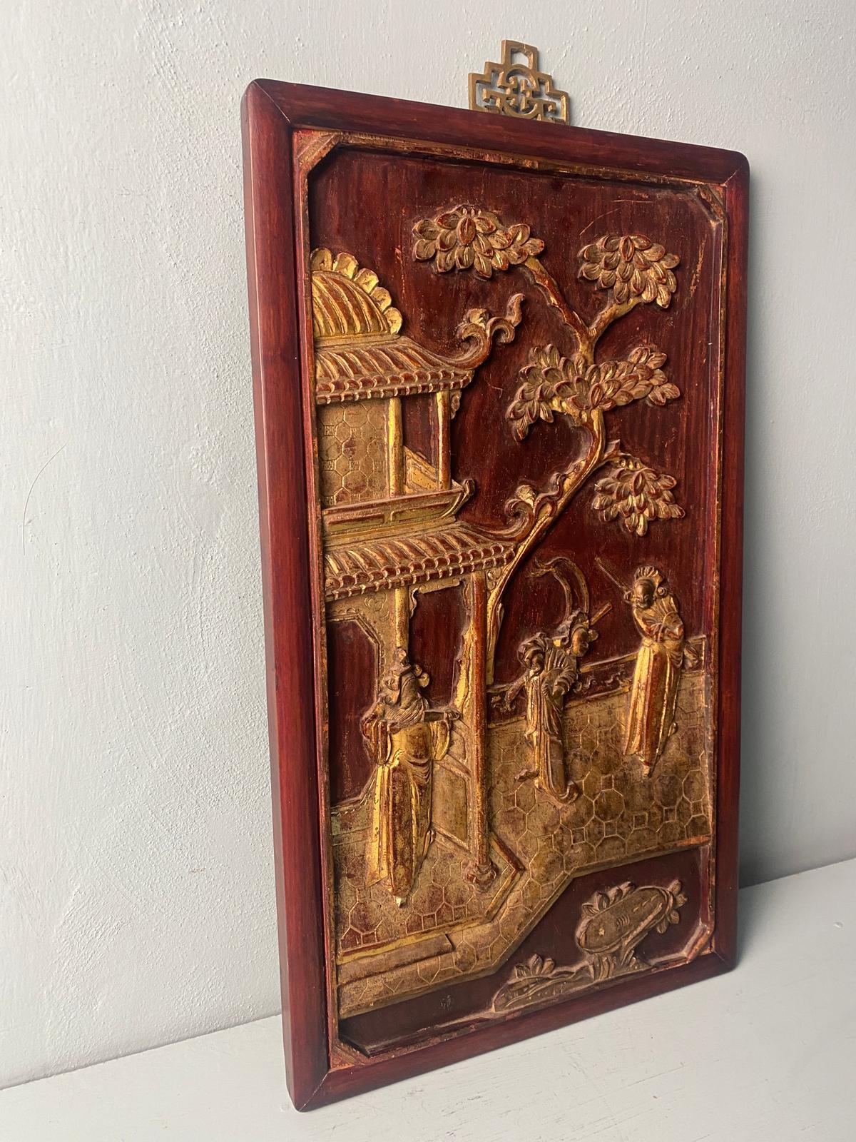 Chinoiserie Qing Dynasty Exquisite Chinese Wooden Panel With Raised Figures Gold Leaf (n.2) For Sale