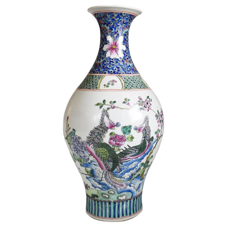 Qing Dynasty Famille Rose and Blue Porcelain Vase 1700s Kanxi Period For Sale