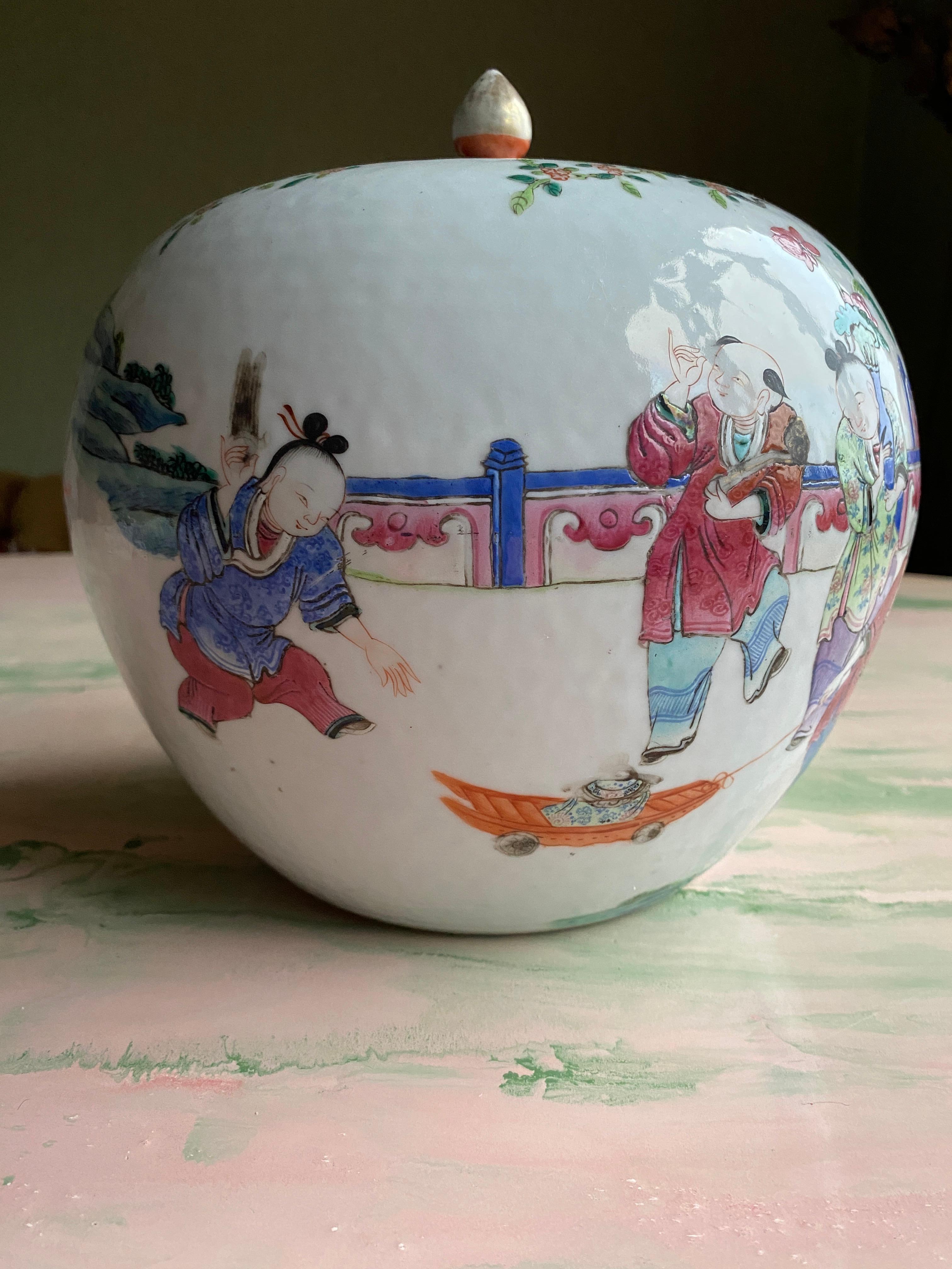 Grande barattolo di zenzero in porcellana Famille Rose della dinastia Qing in vendita 1