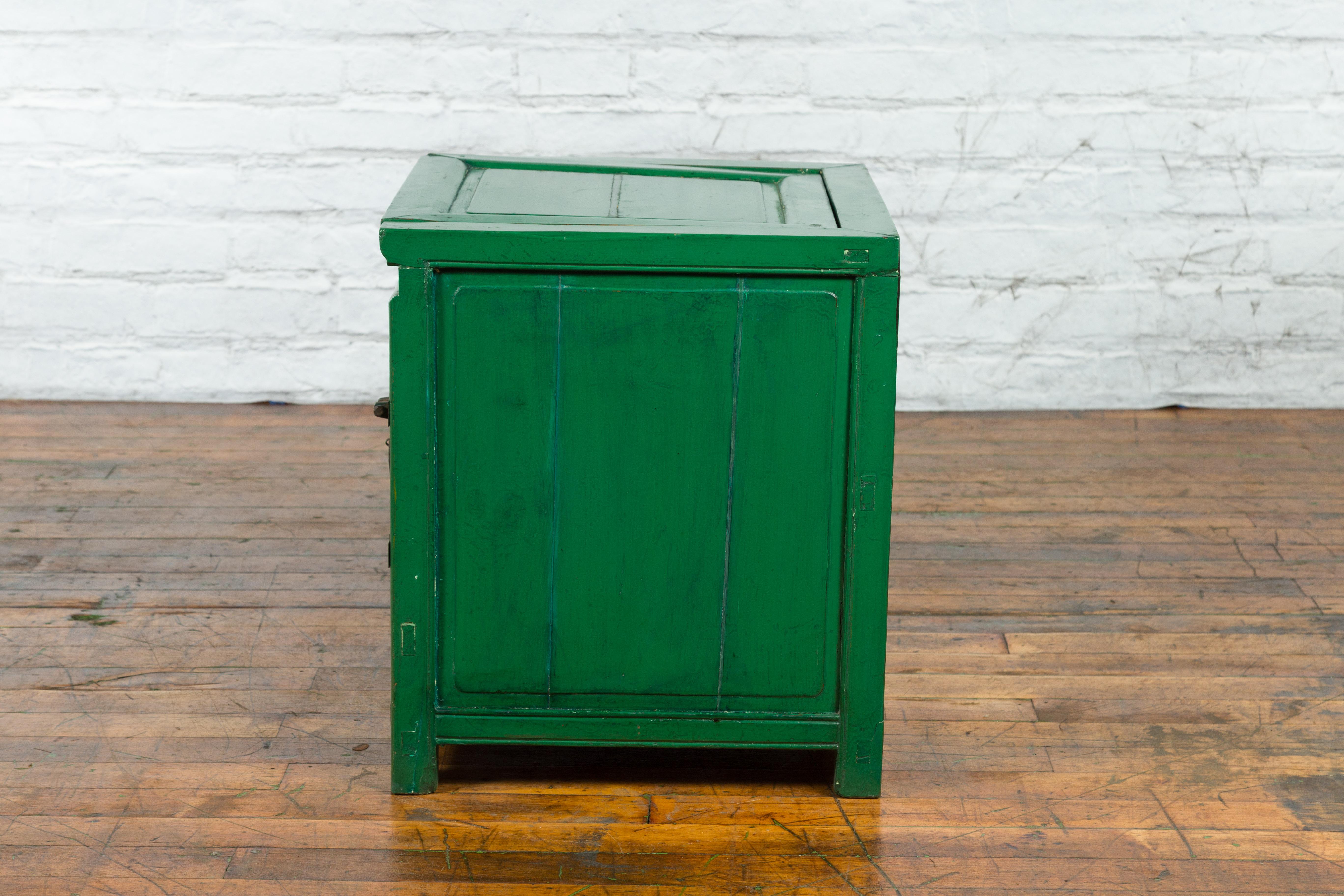 Qing Dynasty Green Lacquer Chinese 19th Century Bedside Cabinet with Two Doors 9
