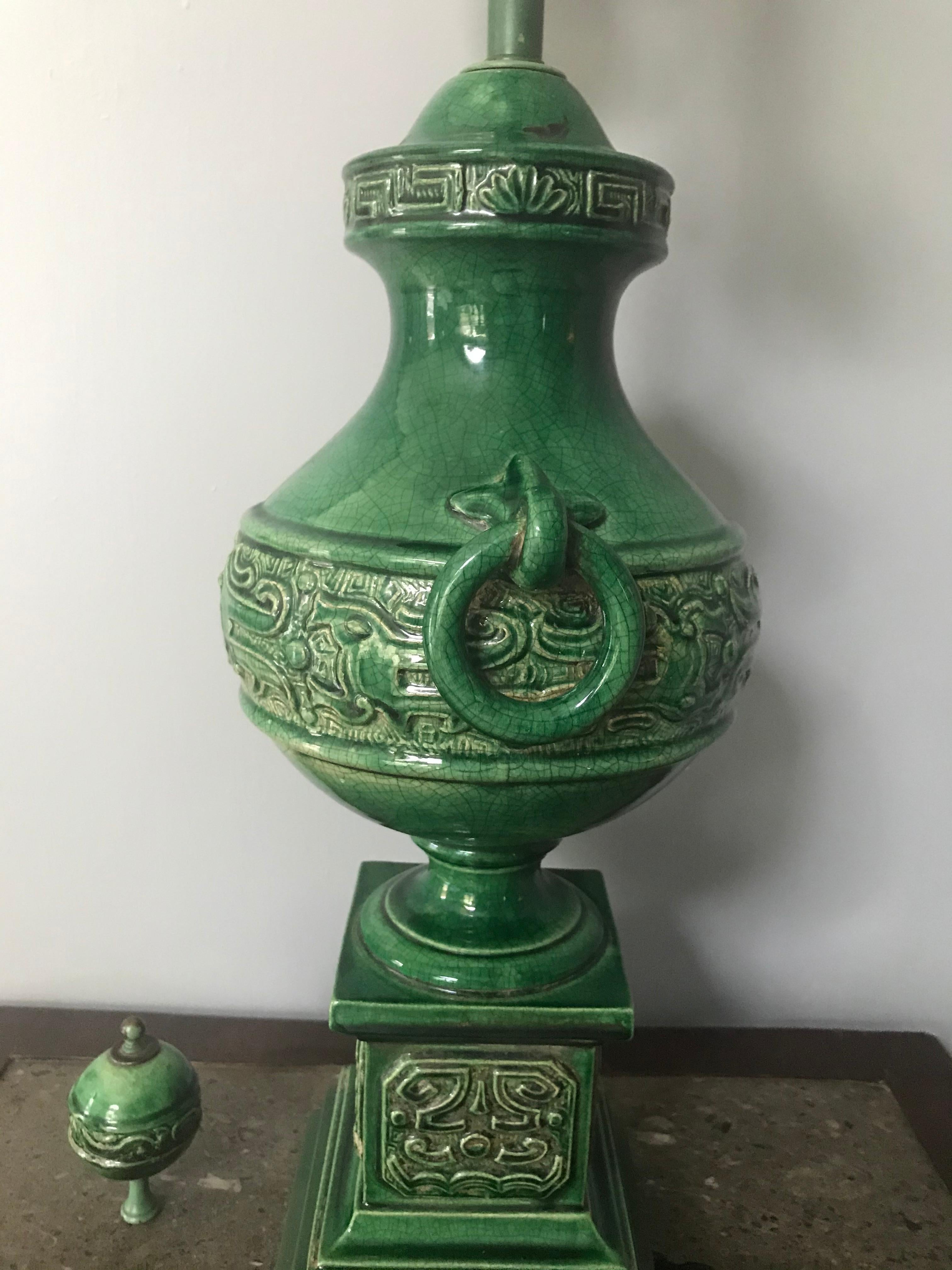 Qing Dynasty Green Urn Lamp In Good Condition For Sale In New York, NY
