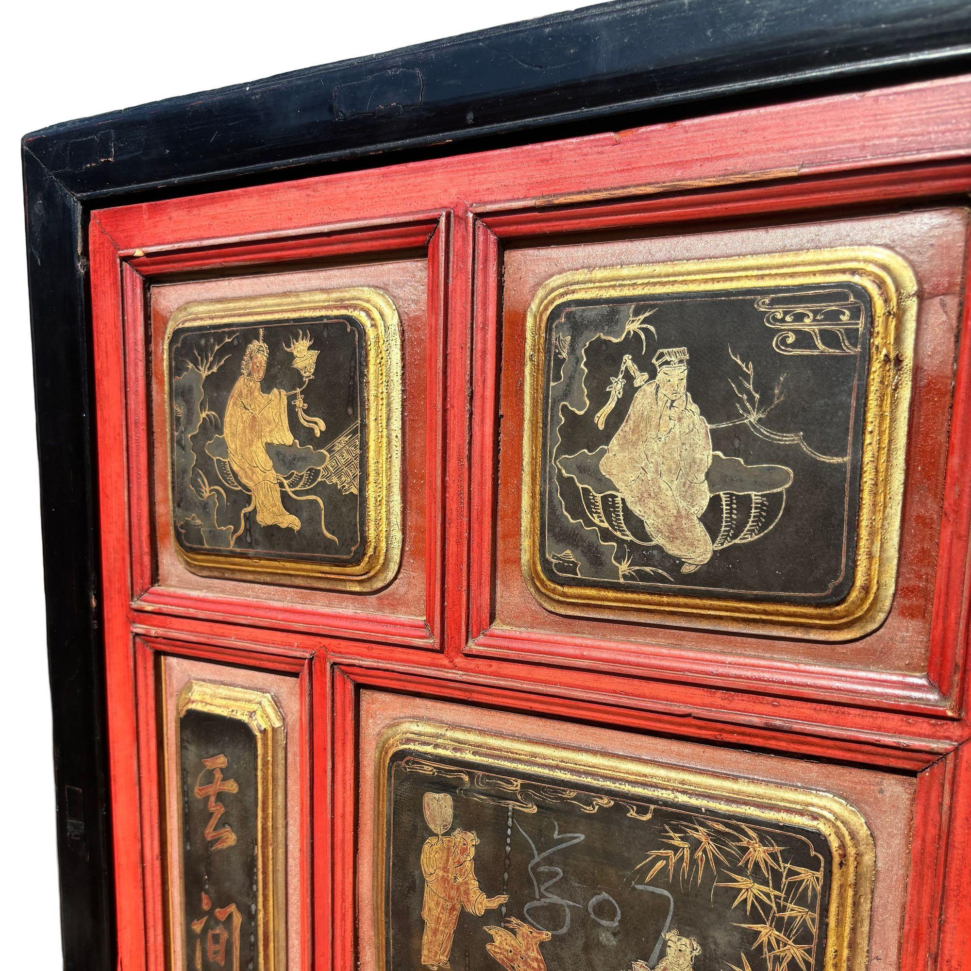 Armario Dorado Pintado a Mano y Lacado de la Dinastía Qing, China en venta 4