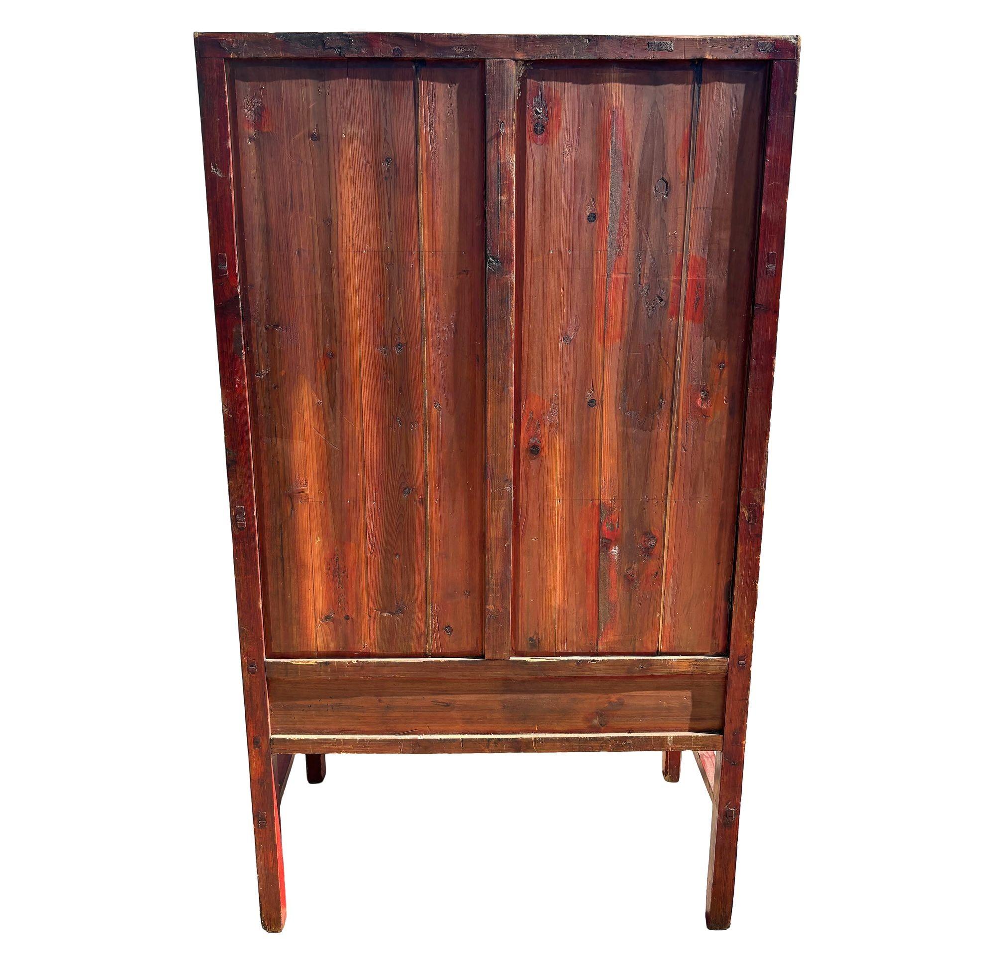 Armario Dorado Pintado a Mano y Lacado de la Dinastía Qing, China Latón en venta