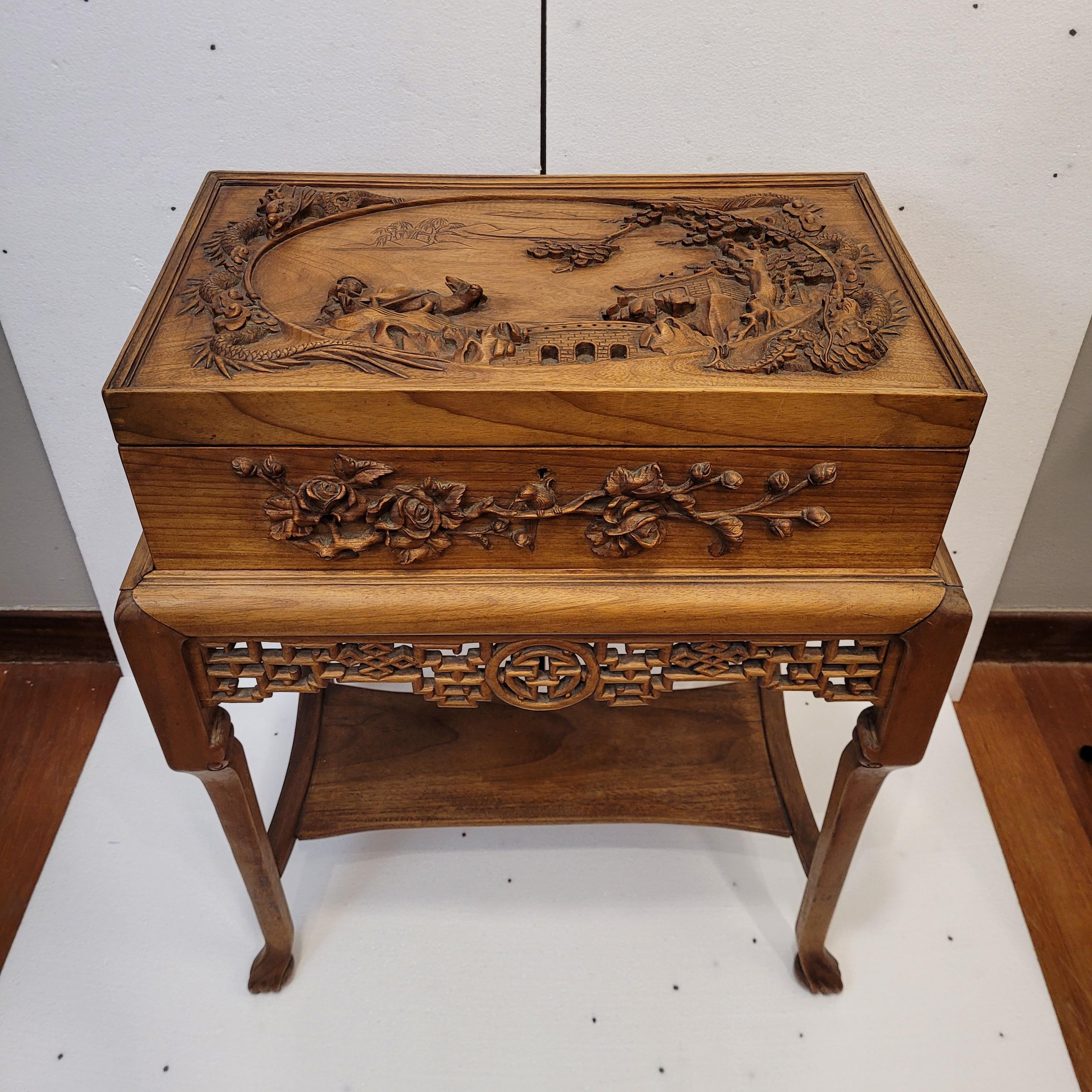 Qing Dynasty Indochina Seite Brust, ,  Geschnitztes Holz auf Beinen im Angebot 4