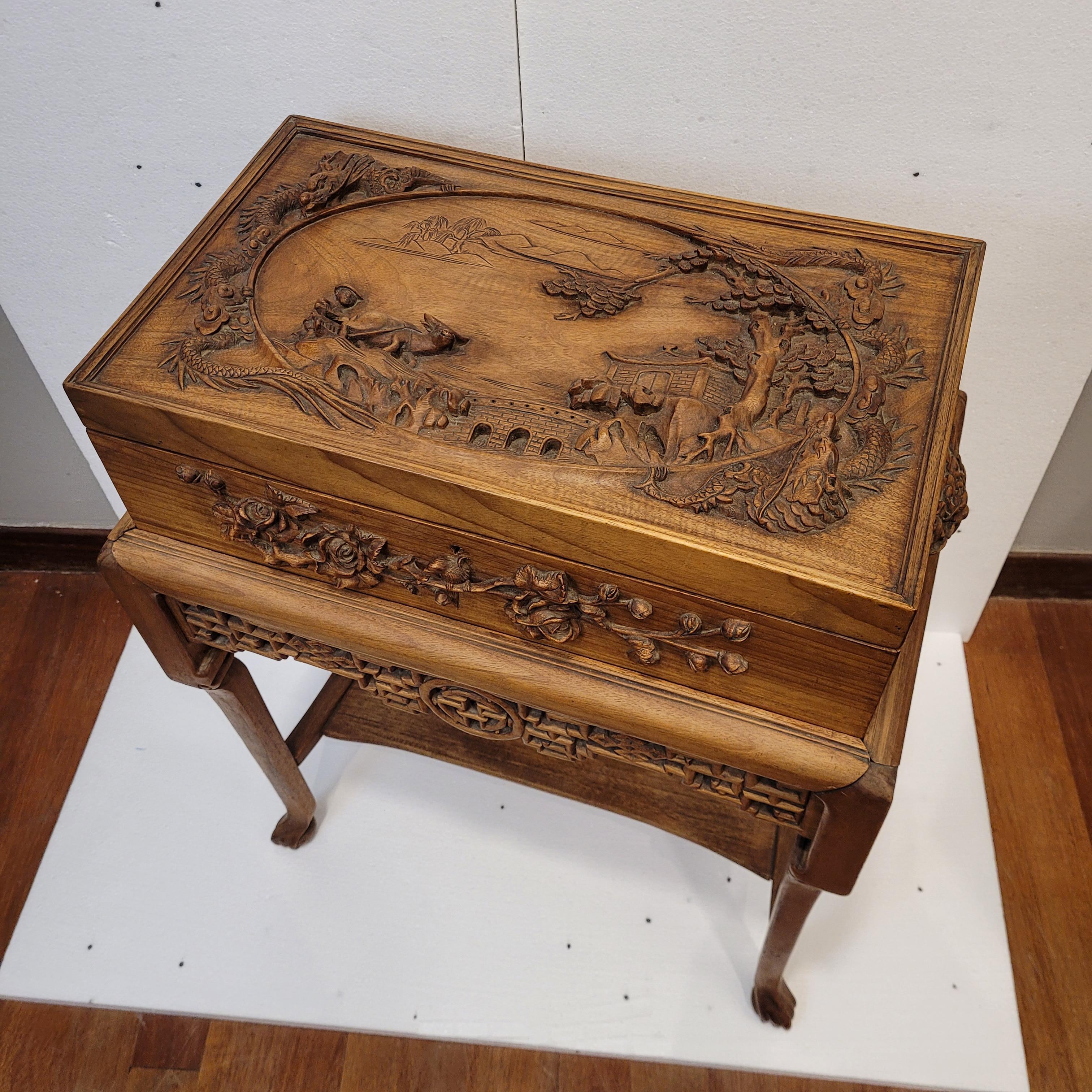 Qing Dynasty Indochina Seite Brust, ,  Geschnitztes Holz auf Beinen im Angebot 7