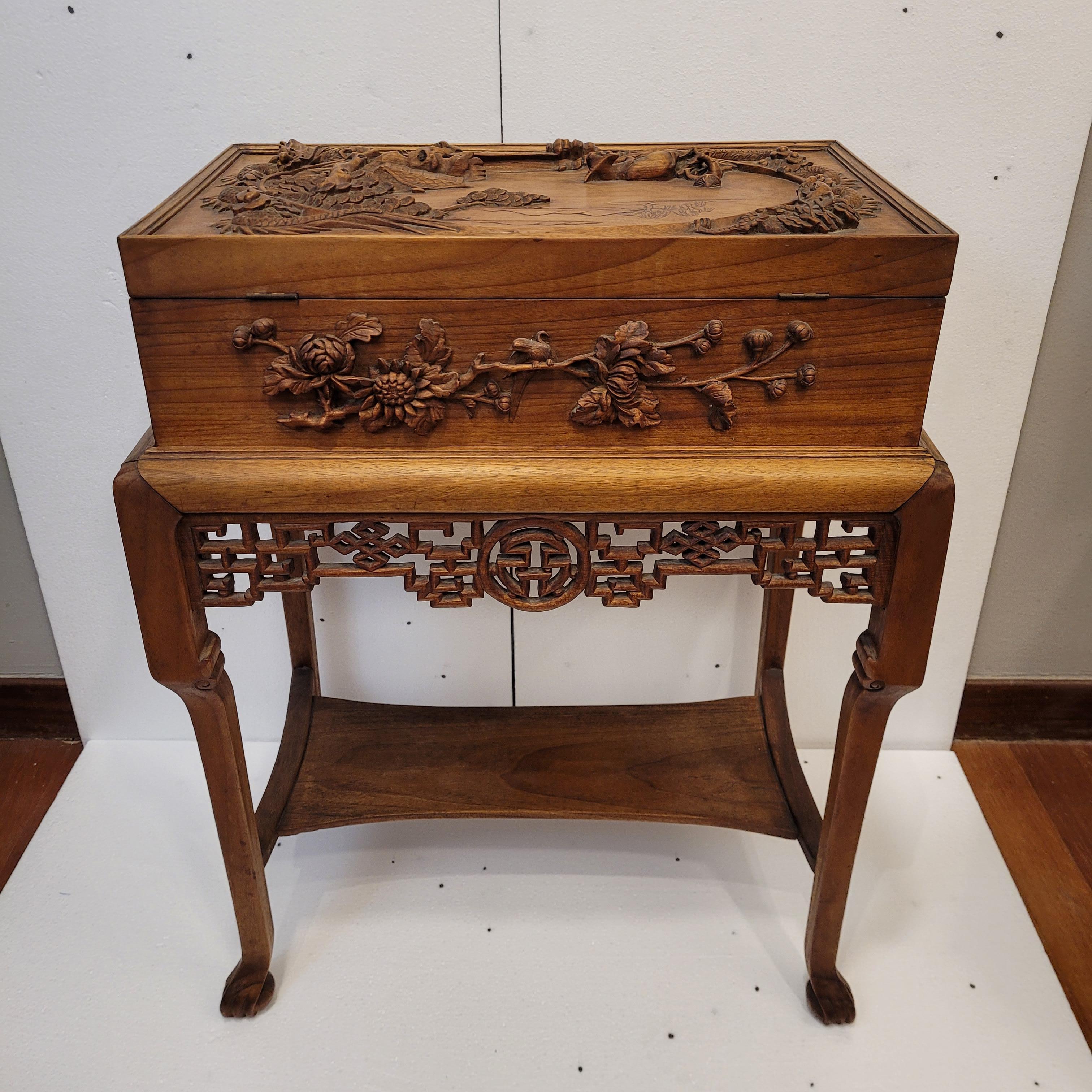 Qing Dynasty Indochina Seite Brust, ,  Geschnitztes Holz auf Beinen im Angebot 13