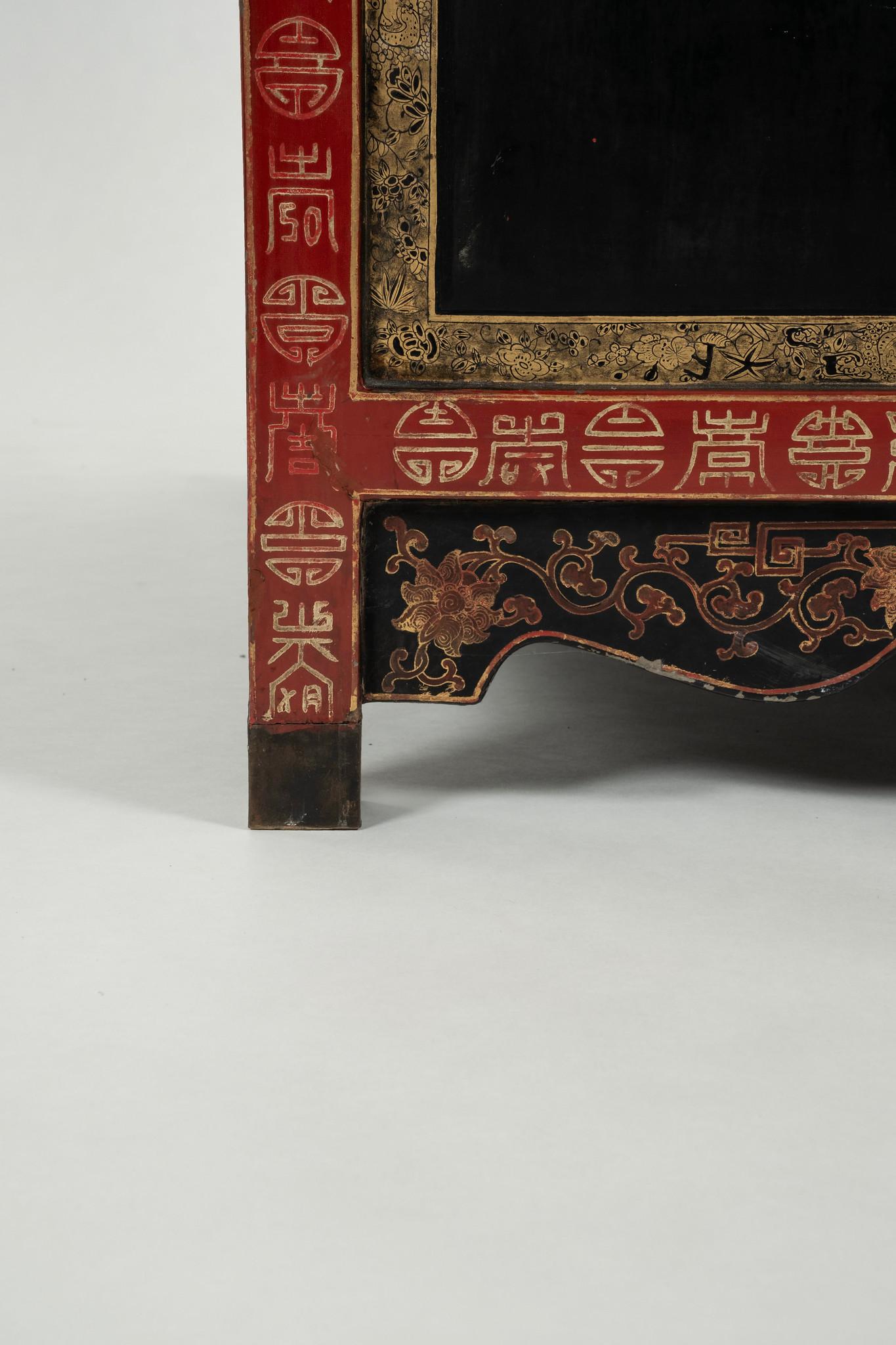 Dipinto Armadio laccato della dinastia Qing in vendita