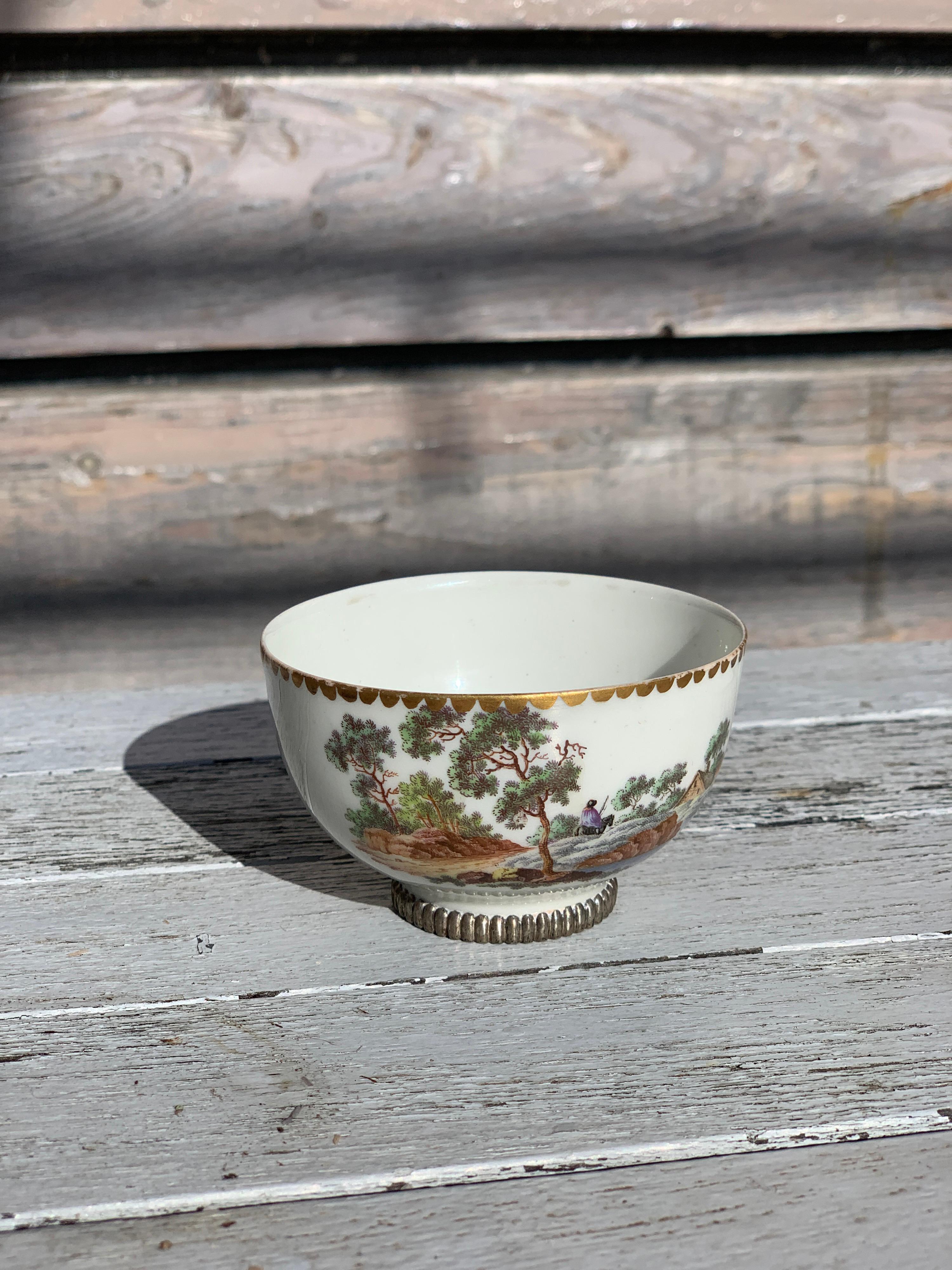 Qing Dynasty Landscape Small Cup, Signed Z, China In Good Condition In Sofia, BG