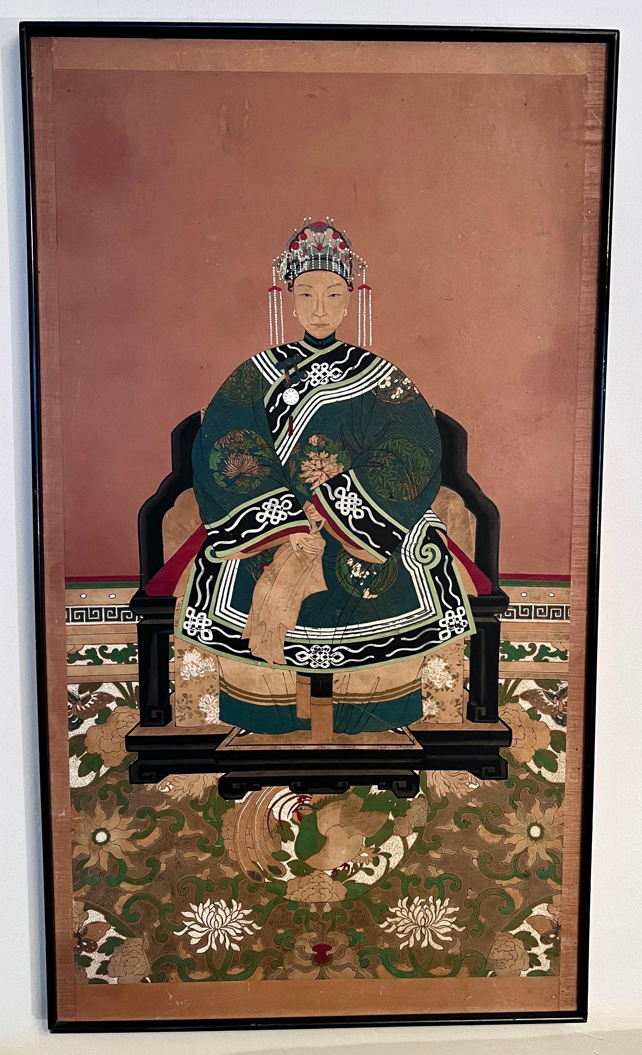 Ein wunderschön gemaltes Ahnenbild aus der Zeit der Qing-Dynastie, Ende des 19. Jahrhunderts.

Das Genre der Ahnenbilder, das erstmals in der Ming-Dynastie (1368-1644) auftauchte, verkörpert das konfuzianische Ideal der Verehrung von