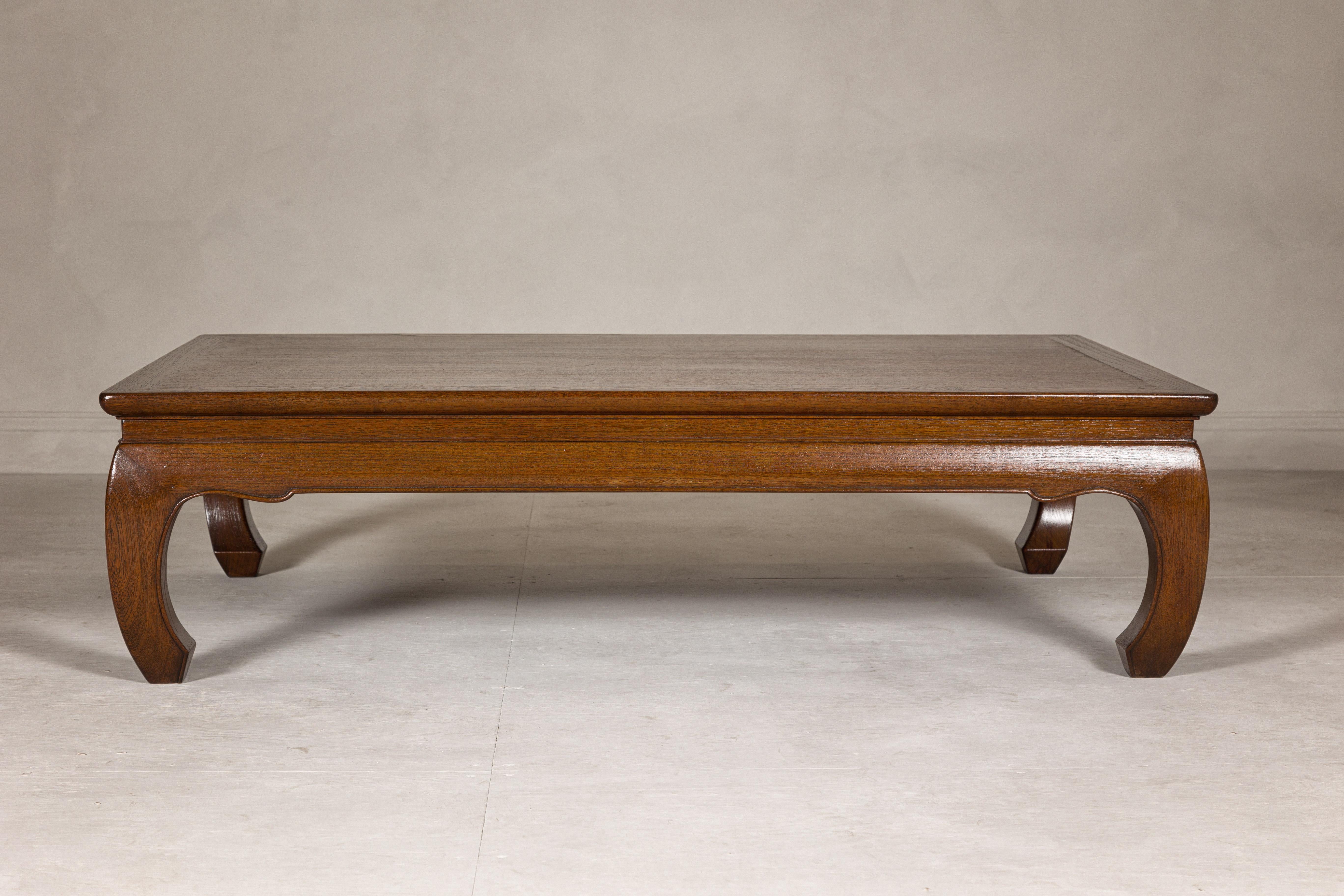 Qing Dynasty Long and Low Kang Coffee Table with Chow Legs and Carved Apron In Good Condition In Yonkers, NY