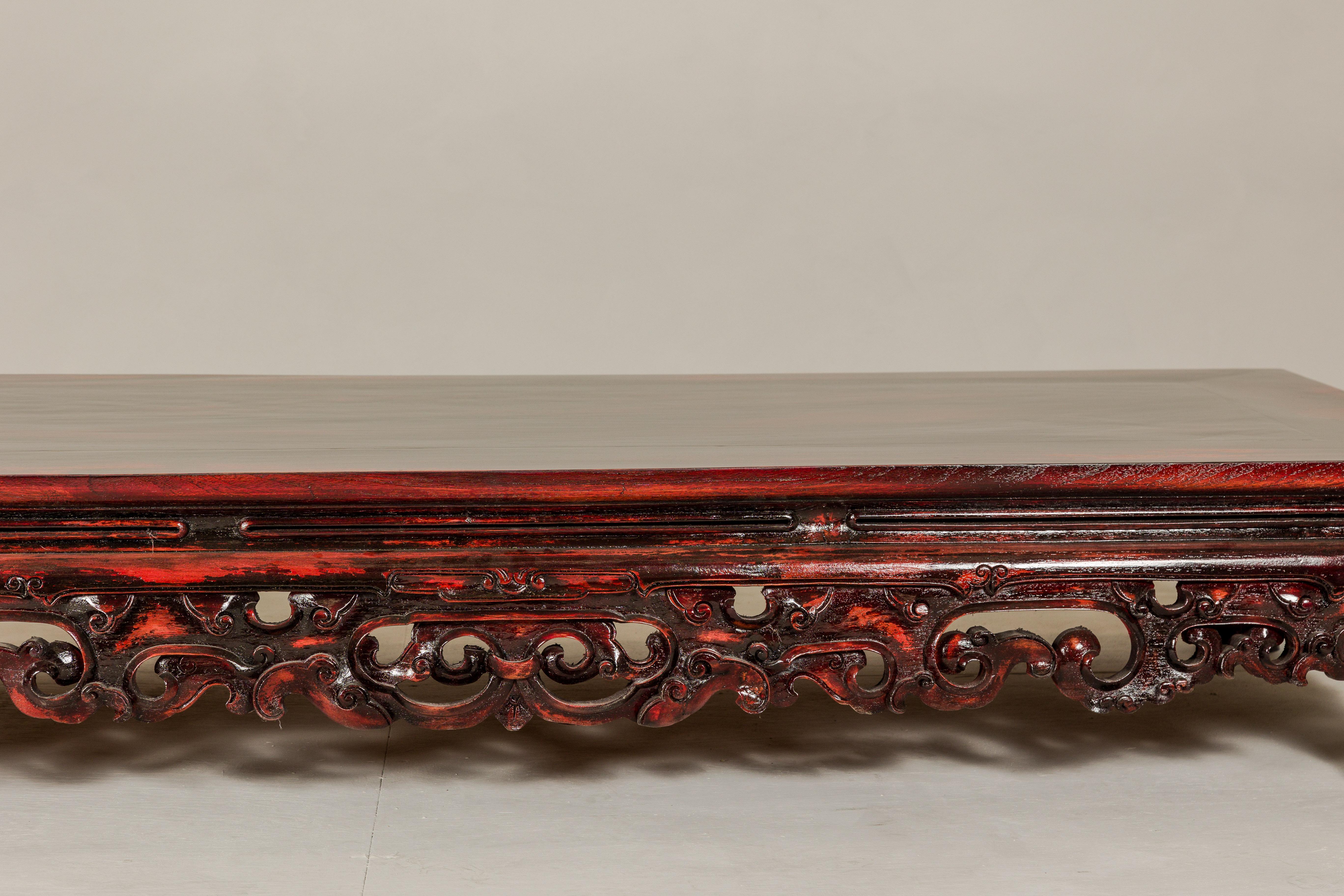 19th Century Qing Dynasty Low Kang Coffee Table with Reddish Brown Finish and Carved Décor For Sale