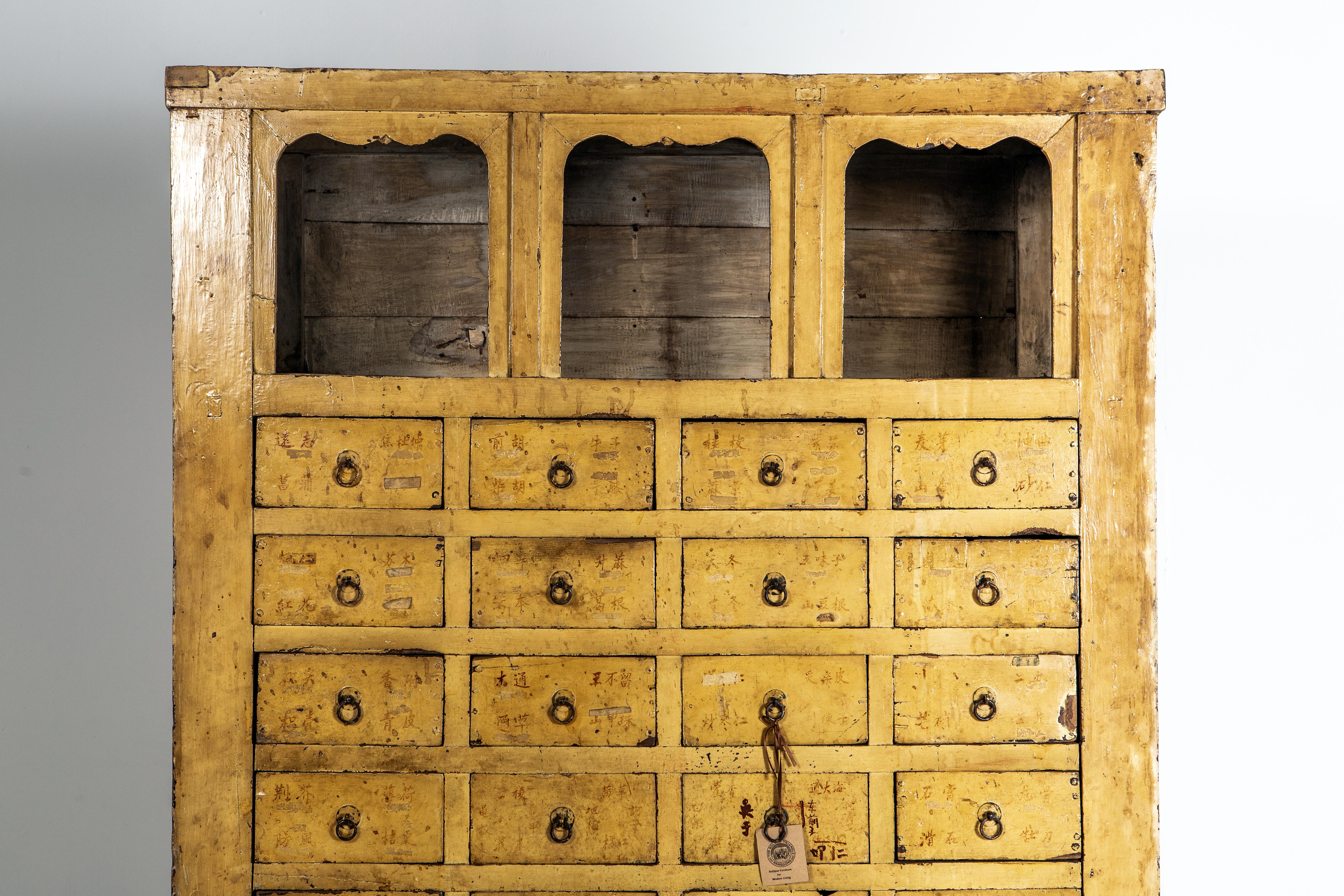 Qing-Dynastie Medizinschrank mit 35 Schubladen im Zustand „Gut“ in Chicago, IL