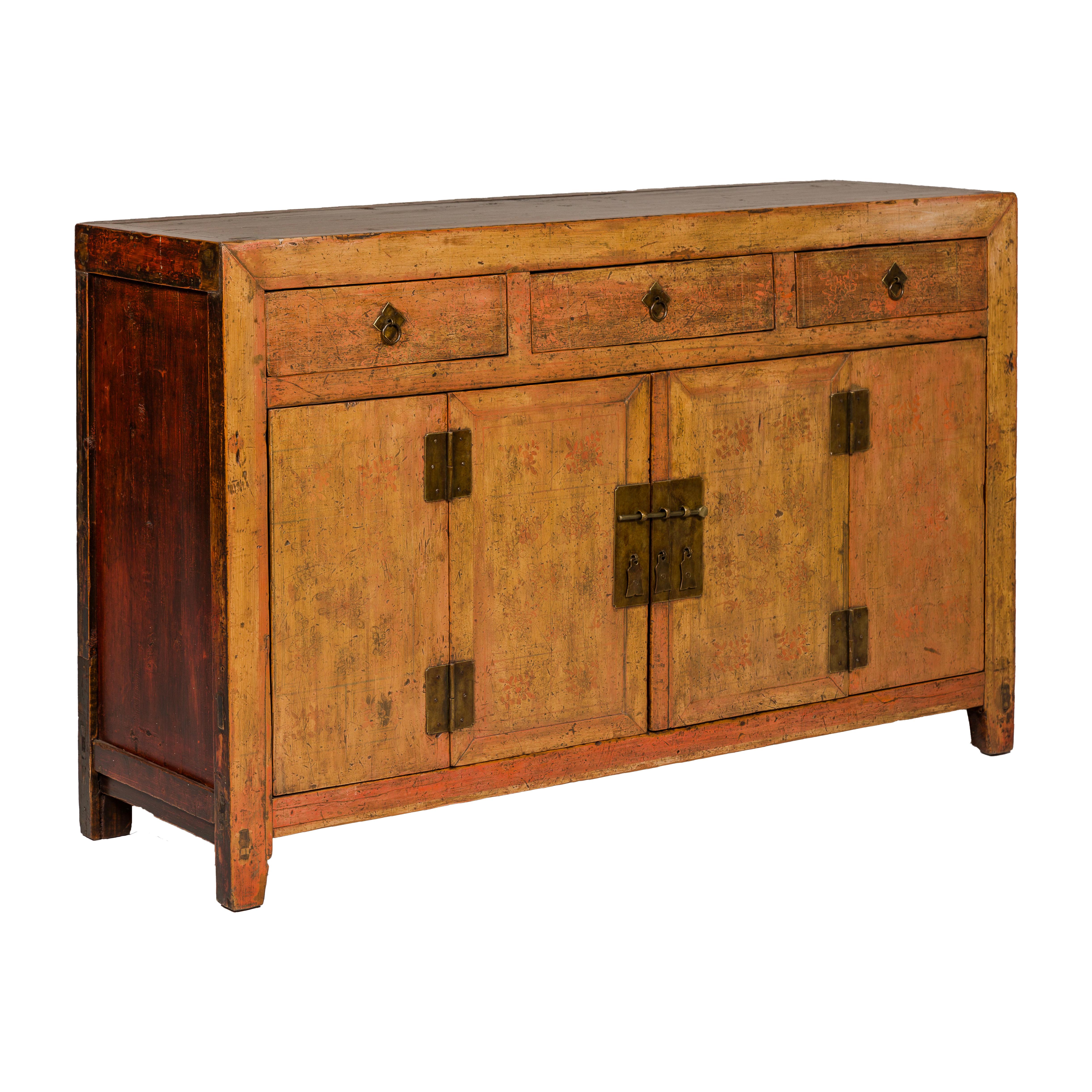 Gemaltes Sideboard aus der Qing Dynasty mit abgenutzter Patina, drei Schubladen, zwei Türen im Angebot 11