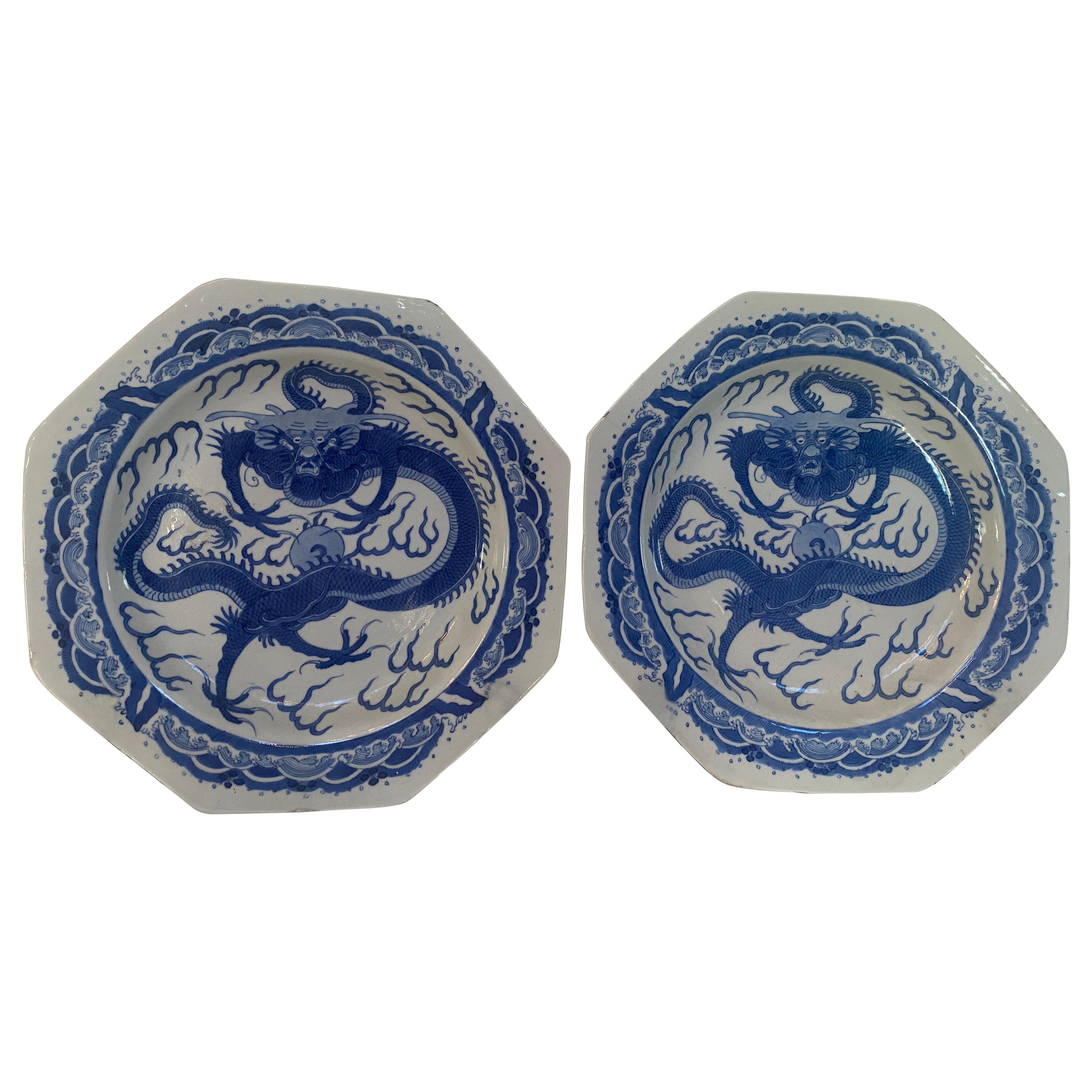 Qing Dynasty Pair of Chinese Blue and White Octagonal Porcelain Dragon Plates For Sale