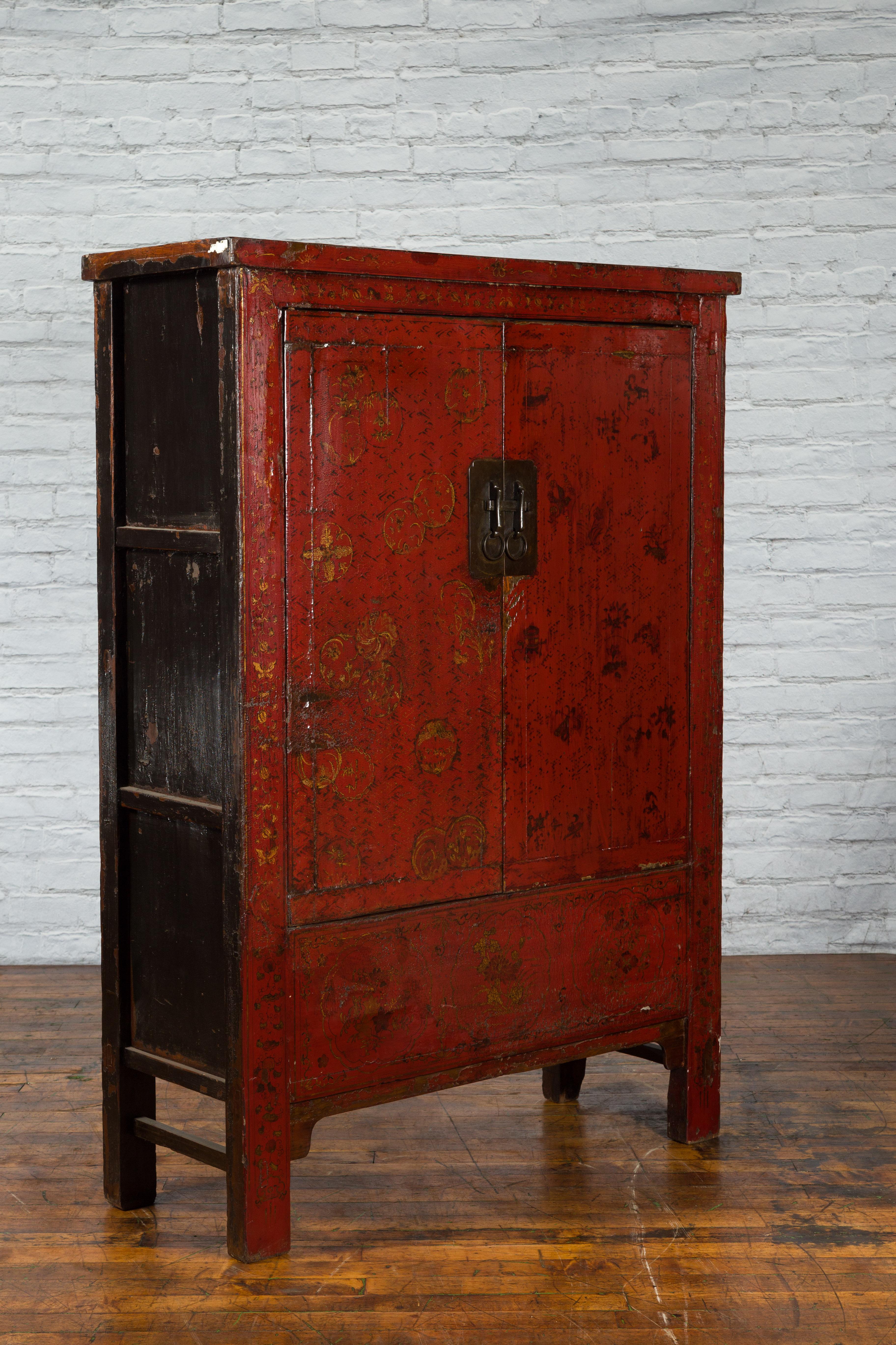 Qing Dynasty Period 19th Century Red Lacquer Shanxi Cabinet with Floral Décor For Sale 4