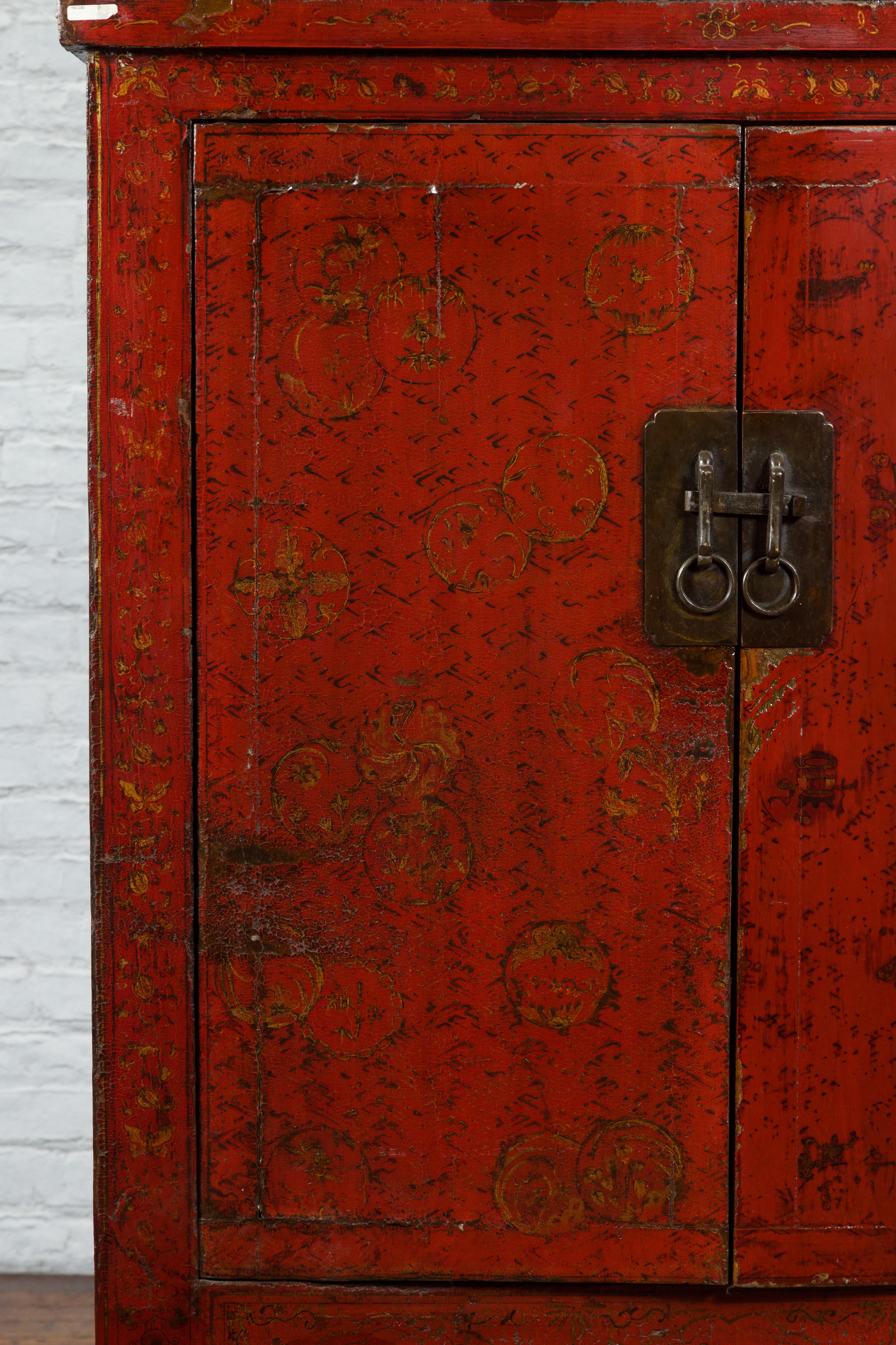 Qing Dynasty Period 19th Century Red Lacquer Shanxi Cabinet with Floral Décor In Good Condition For Sale In Yonkers, NY