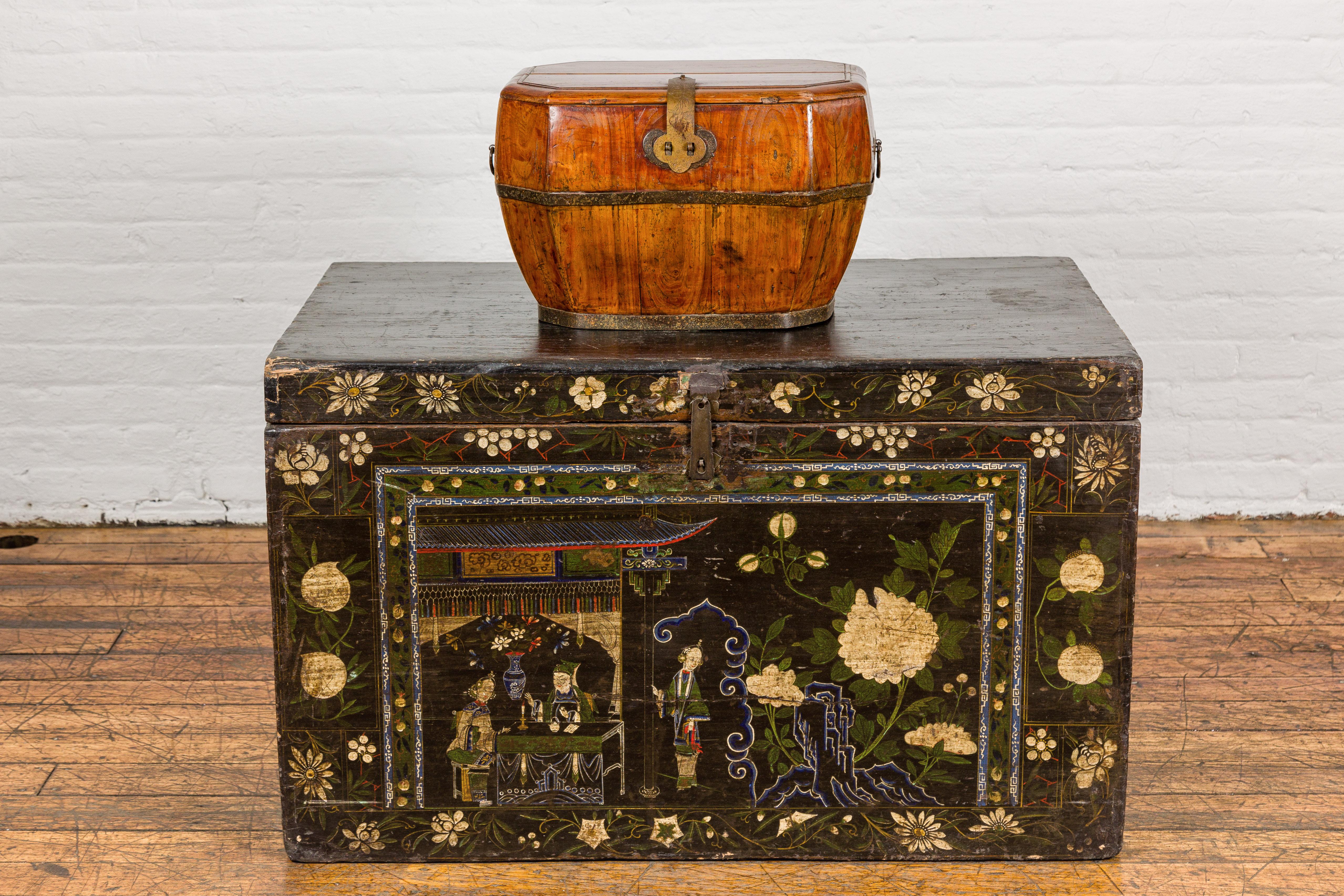 Qing Dynasty Period Chinese Box with Brass Lock, Banding and Removable Top In Good Condition For Sale In Yonkers, NY