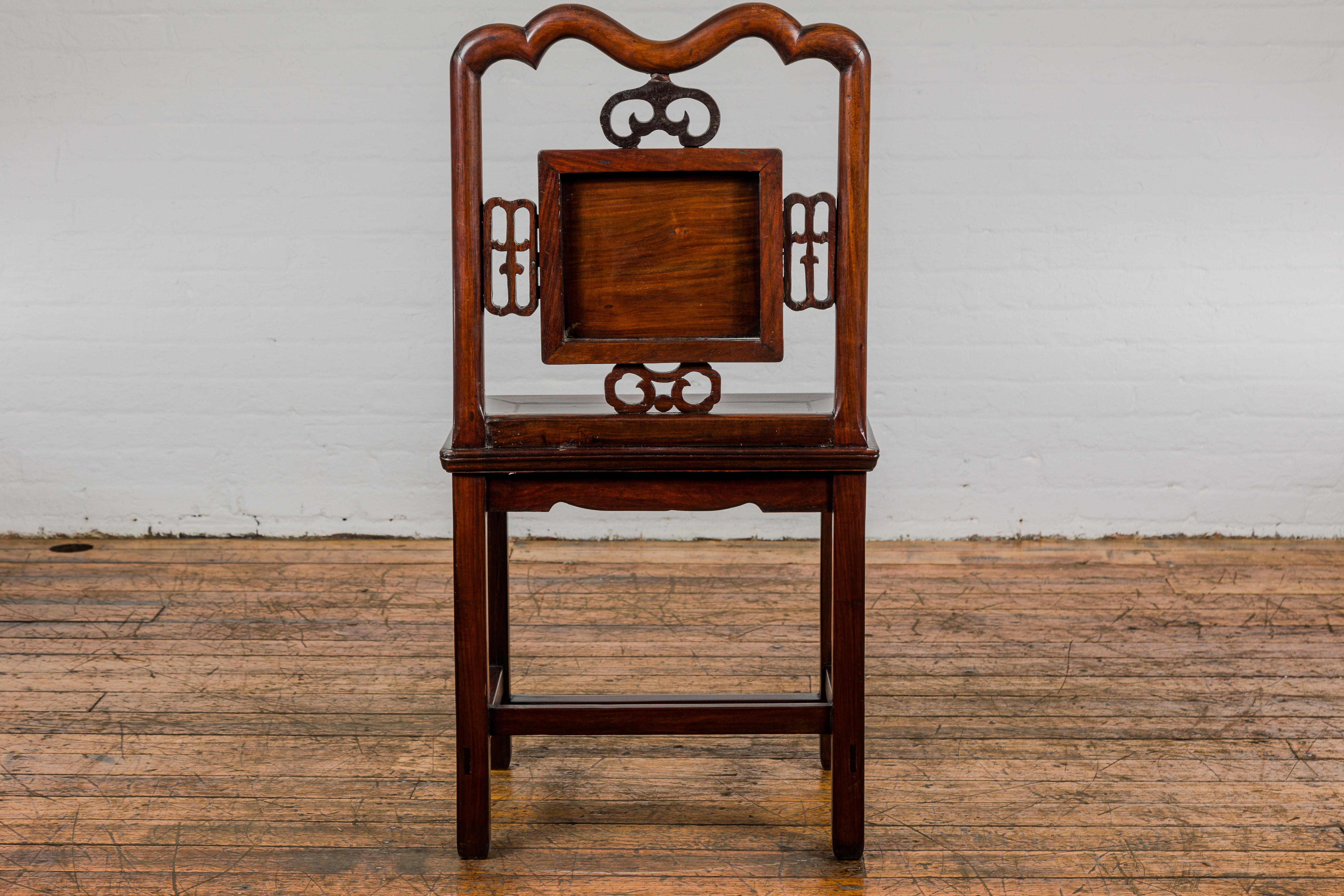 Qing Dynasty Period Rosewood Side Chair with Carved Splat and Grapevine Motif For Sale 7