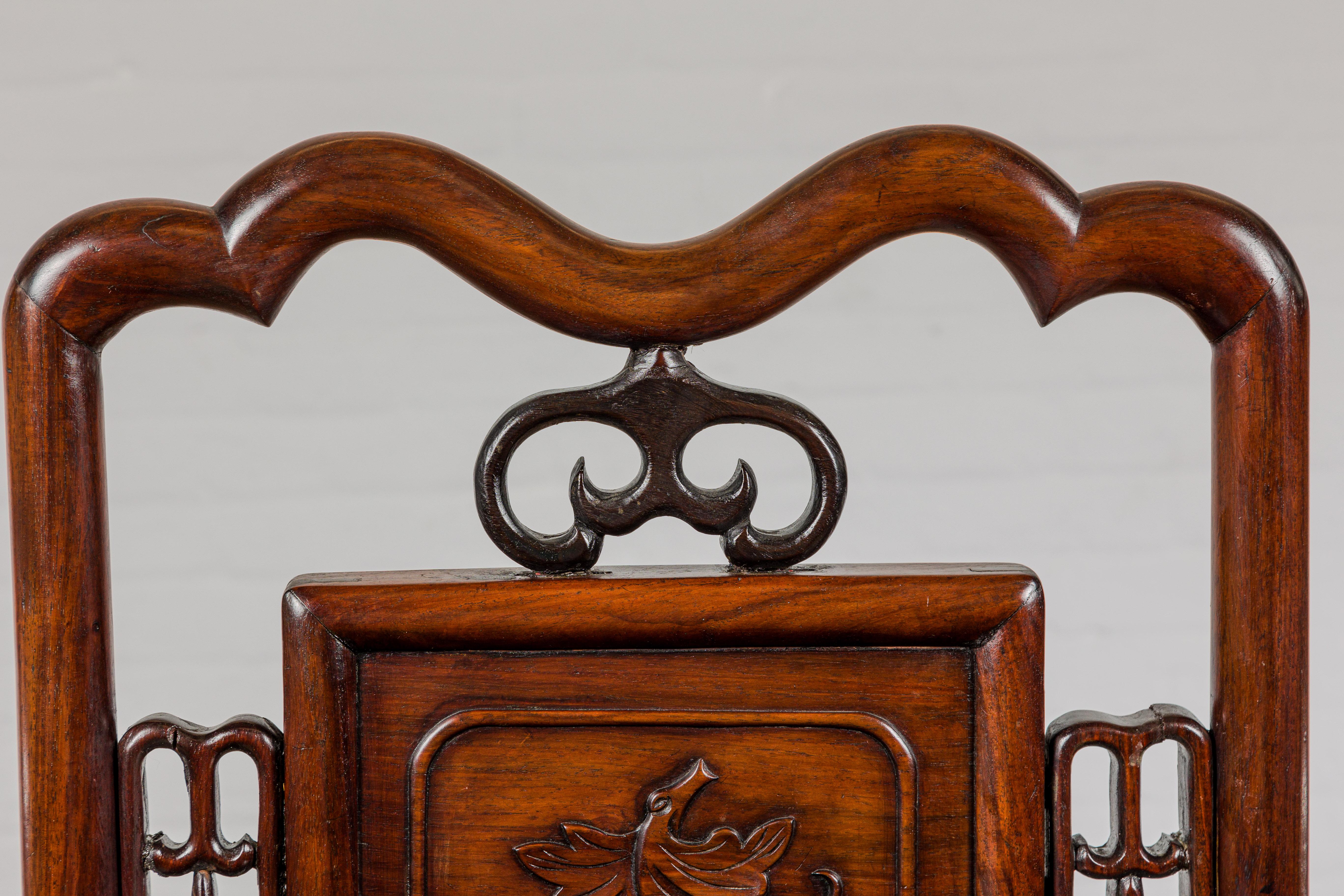 Qing Dynasty Period Rosewood Side Chair with Carved Splat and Grapevine Motif For Sale 1