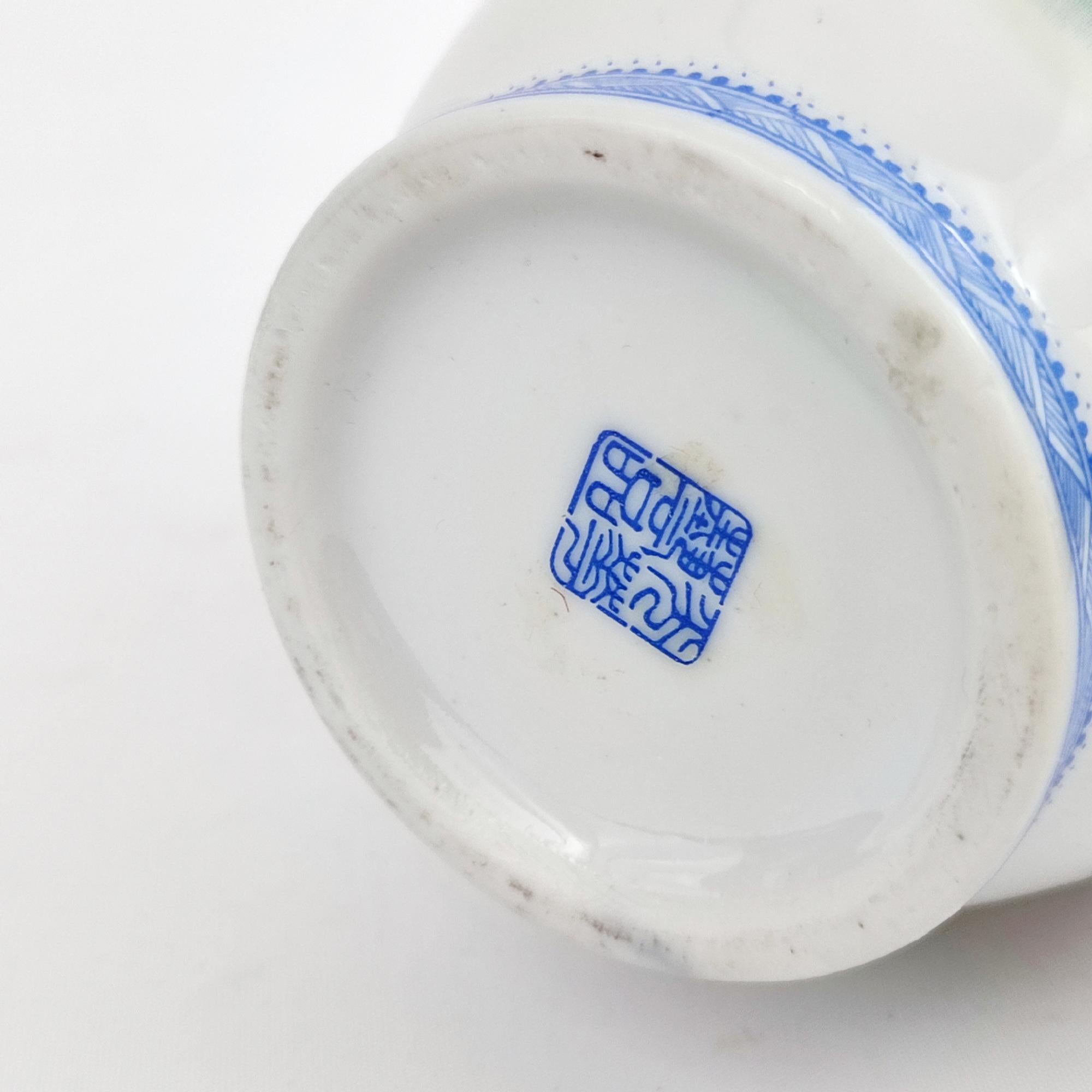 Vaso in porcellana della dinastia Qing - Figure dipinte a mano, versi storici e firma in vendita 5