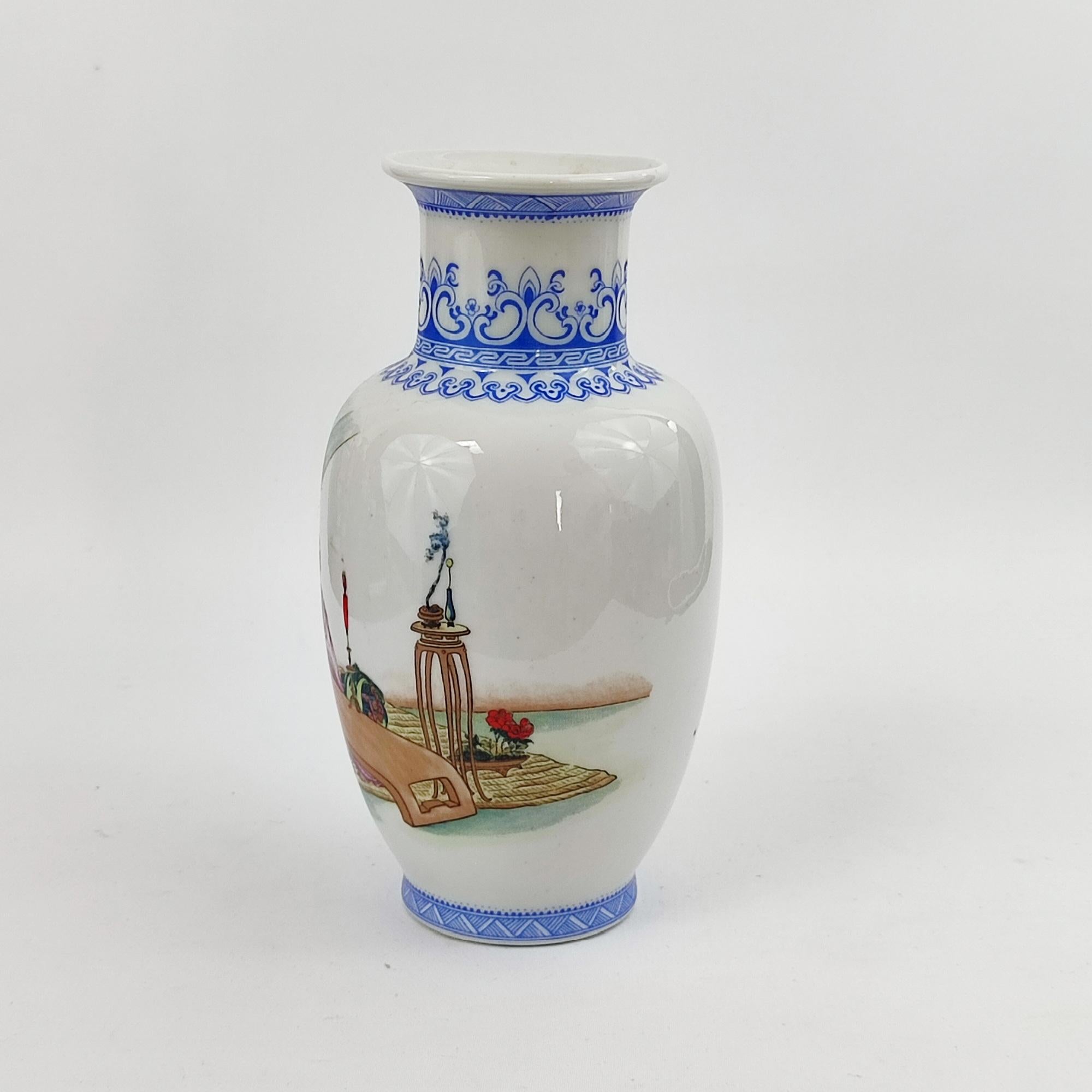 XX secolo Vaso in porcellana della dinastia Qing - Figure dipinte a mano, versi storici e firma in vendita