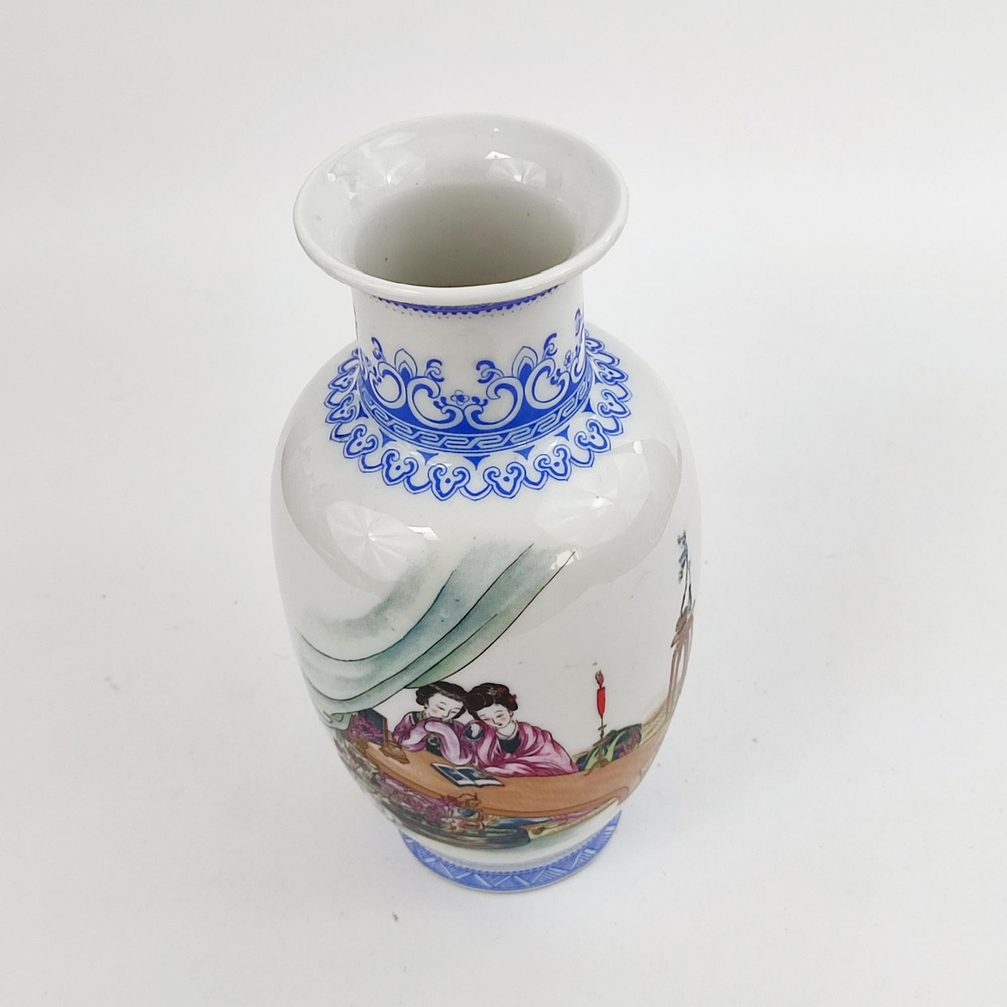 Vaso in porcellana della dinastia Qing - Figure dipinte a mano, versi storici e firma in vendita 3