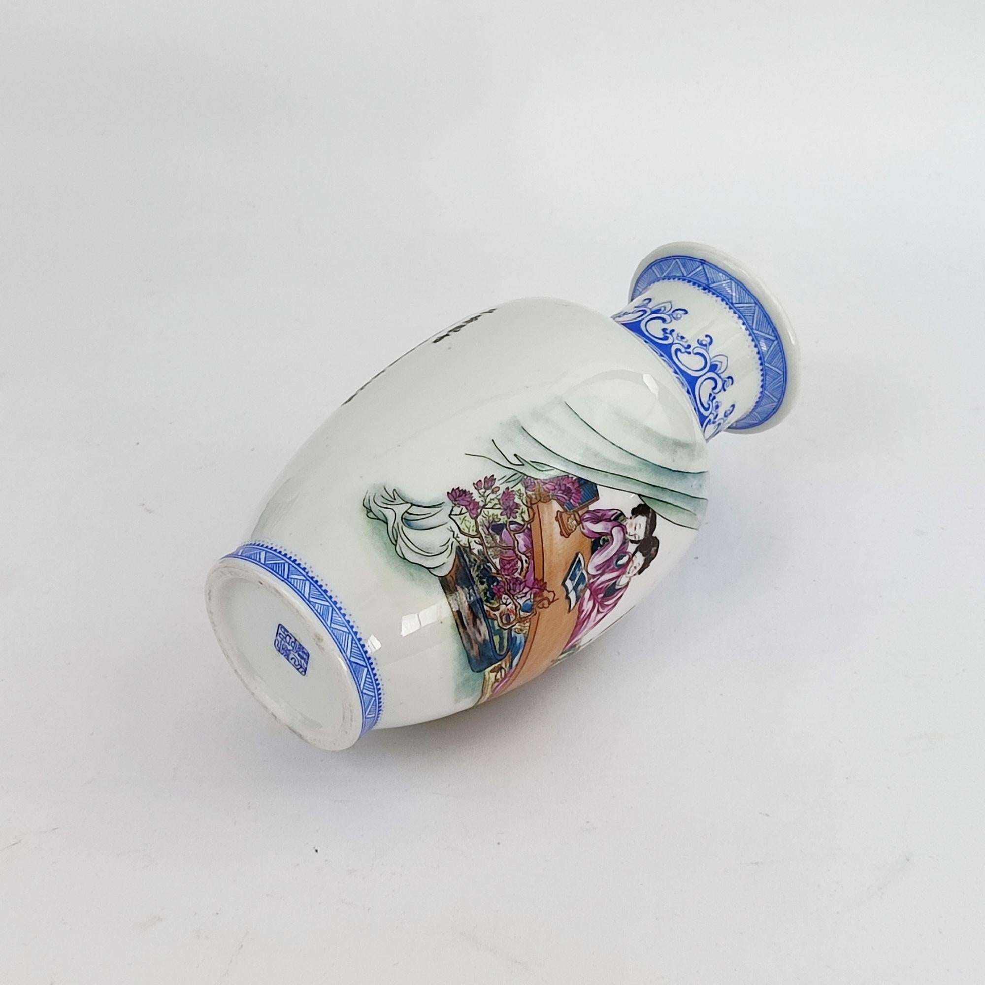 Vaso in porcellana della dinastia Qing - Figure dipinte a mano, versi storici e firma in vendita 4