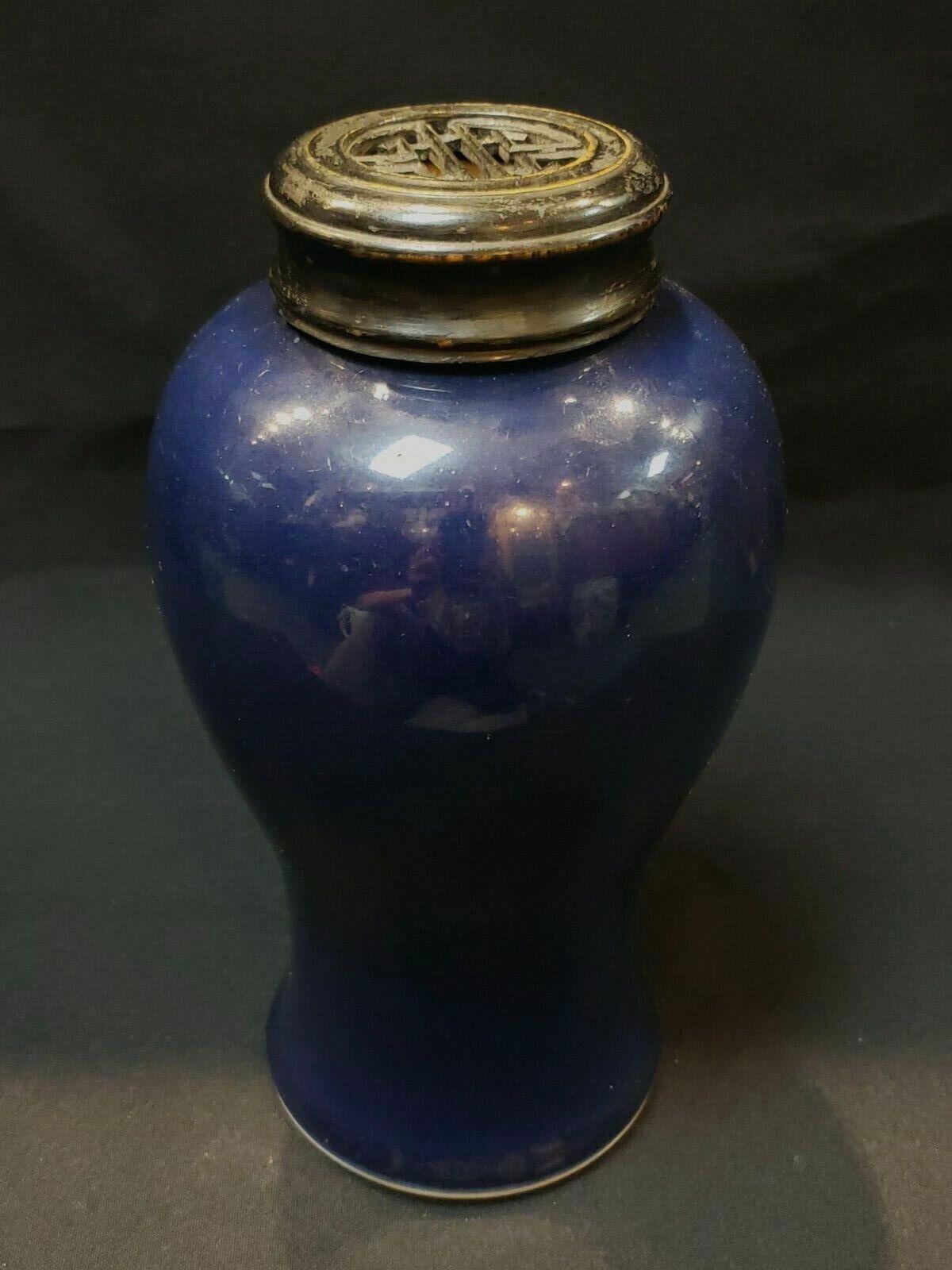 Qing Dynasty Qian Long Sacrificed Blue Covered Porcelain Jar Vase In Fair Condition For Sale In San Gabriel, CA