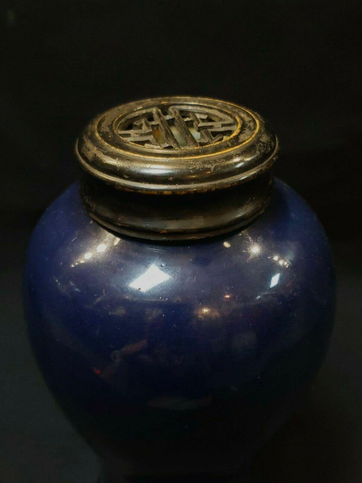 18th Century and Earlier Qing Dynasty Qian Long Sacrificed Blue Covered Porcelain Jar Vase For Sale