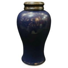 Vase en porcelaine bleue à couvercle de la dynastie Qing, longtemps sacrifice