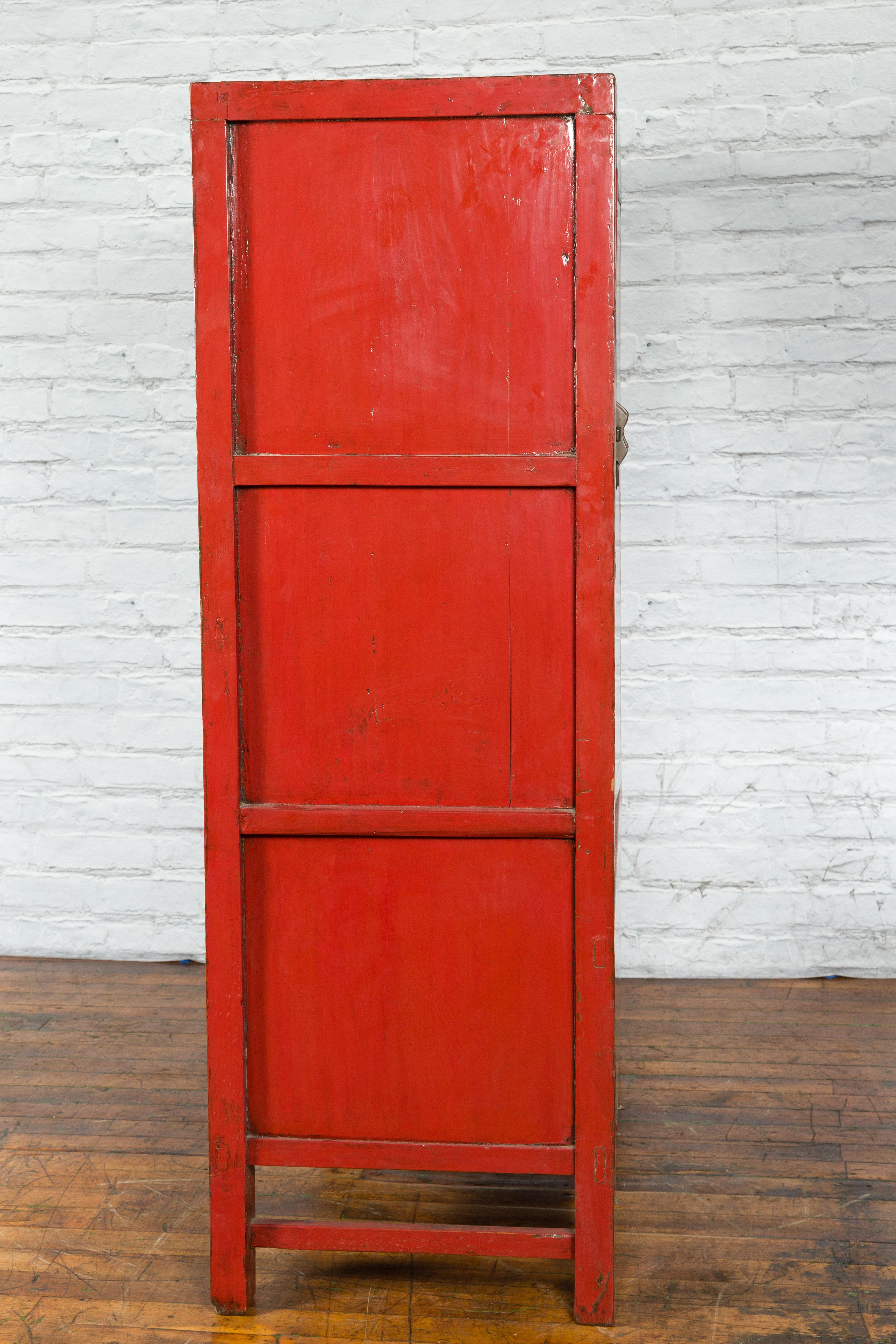 Qing Dynasty Red Lacquer 19th Century Cabinet with Gilded Hand-Painted Décor For Sale 9