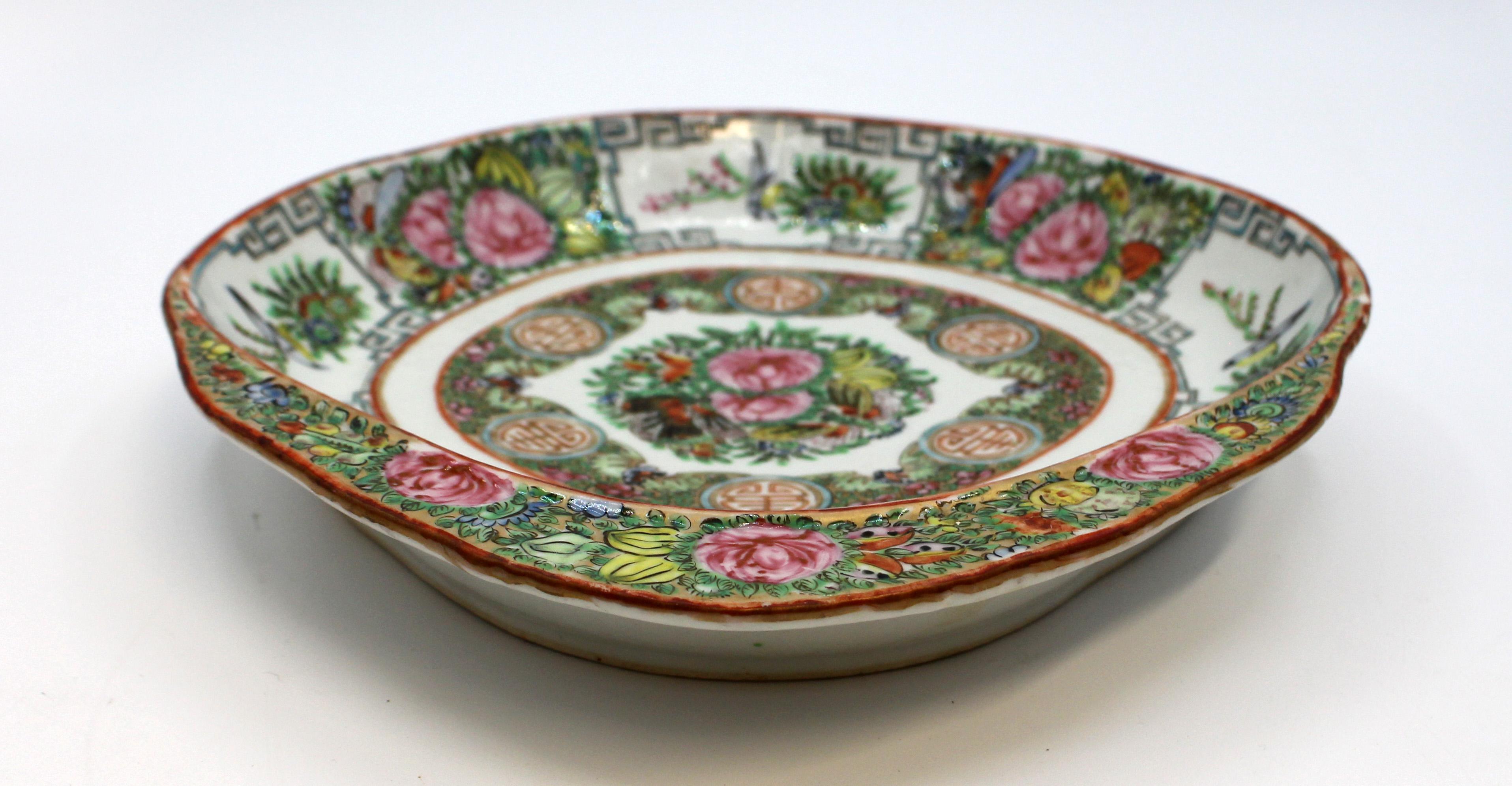 Qing Dynasty Rose Shrimp Plate In Good Condition In Chapel Hill, NC